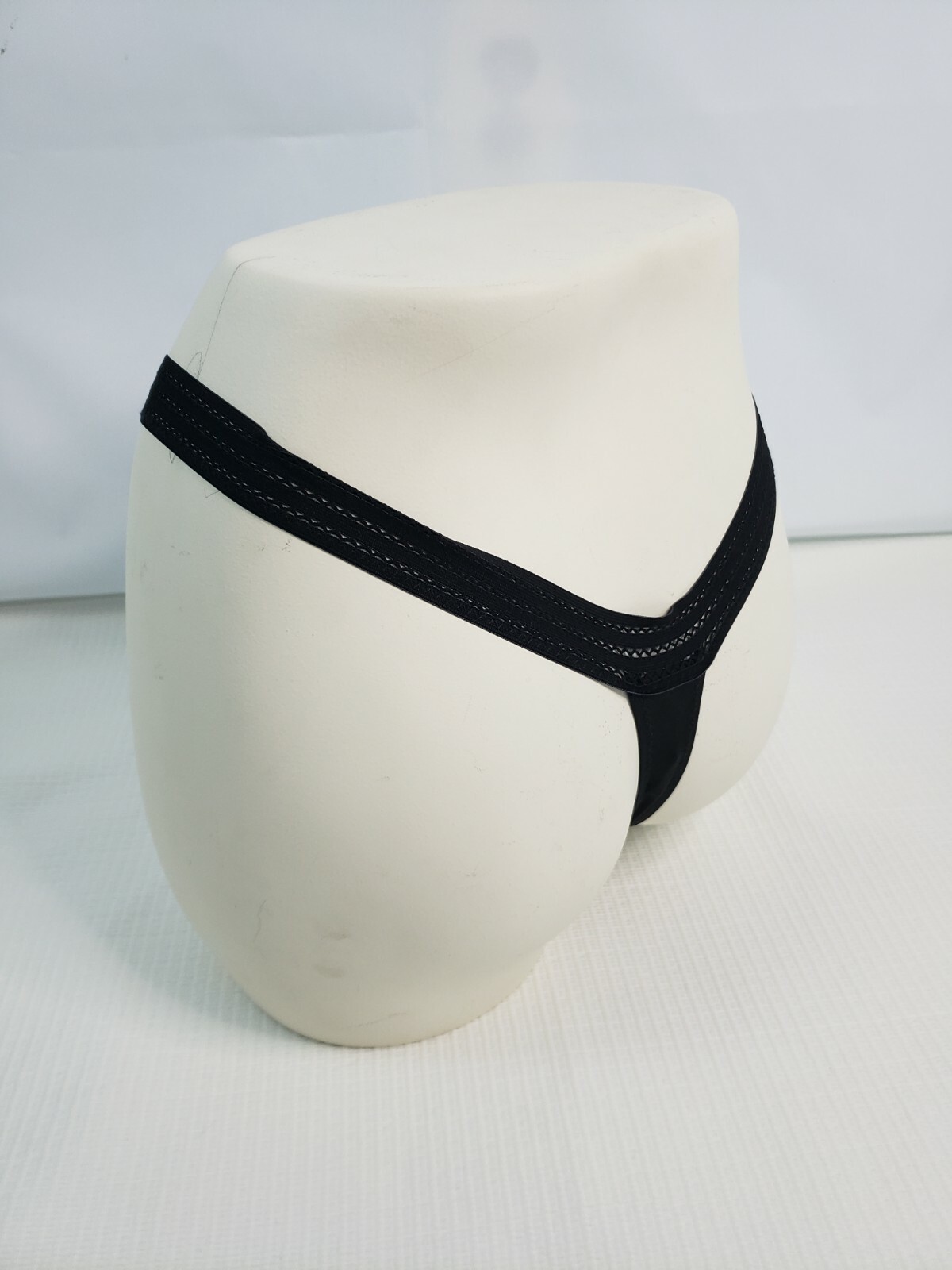 Nanette Lepore women’s Black Knit Thong Panty Lingerie Underwear size Small