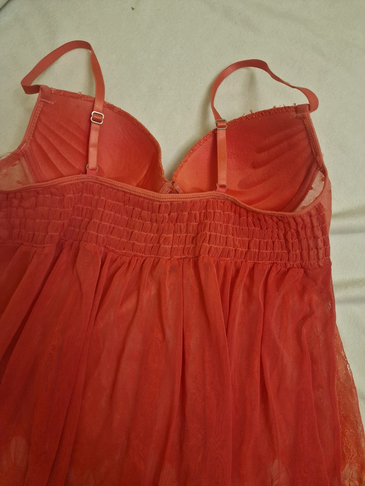 a beautiful nightgown with panties,lace,coral color,abjustable straps,size M