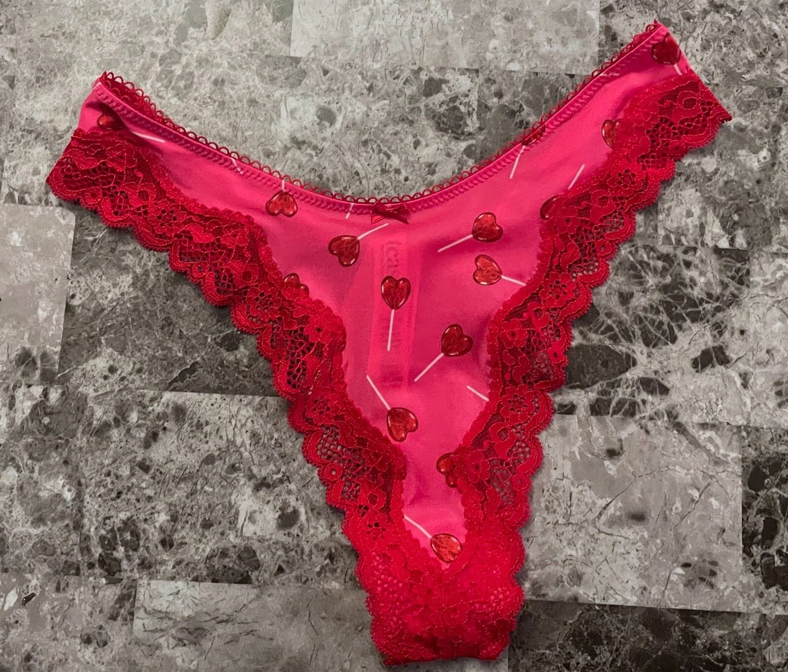 NWT VICTORIA’S SECRET TEASE HEART SUCKER SMOOTH LACE BOW HIGH LEG THONG PANTIES