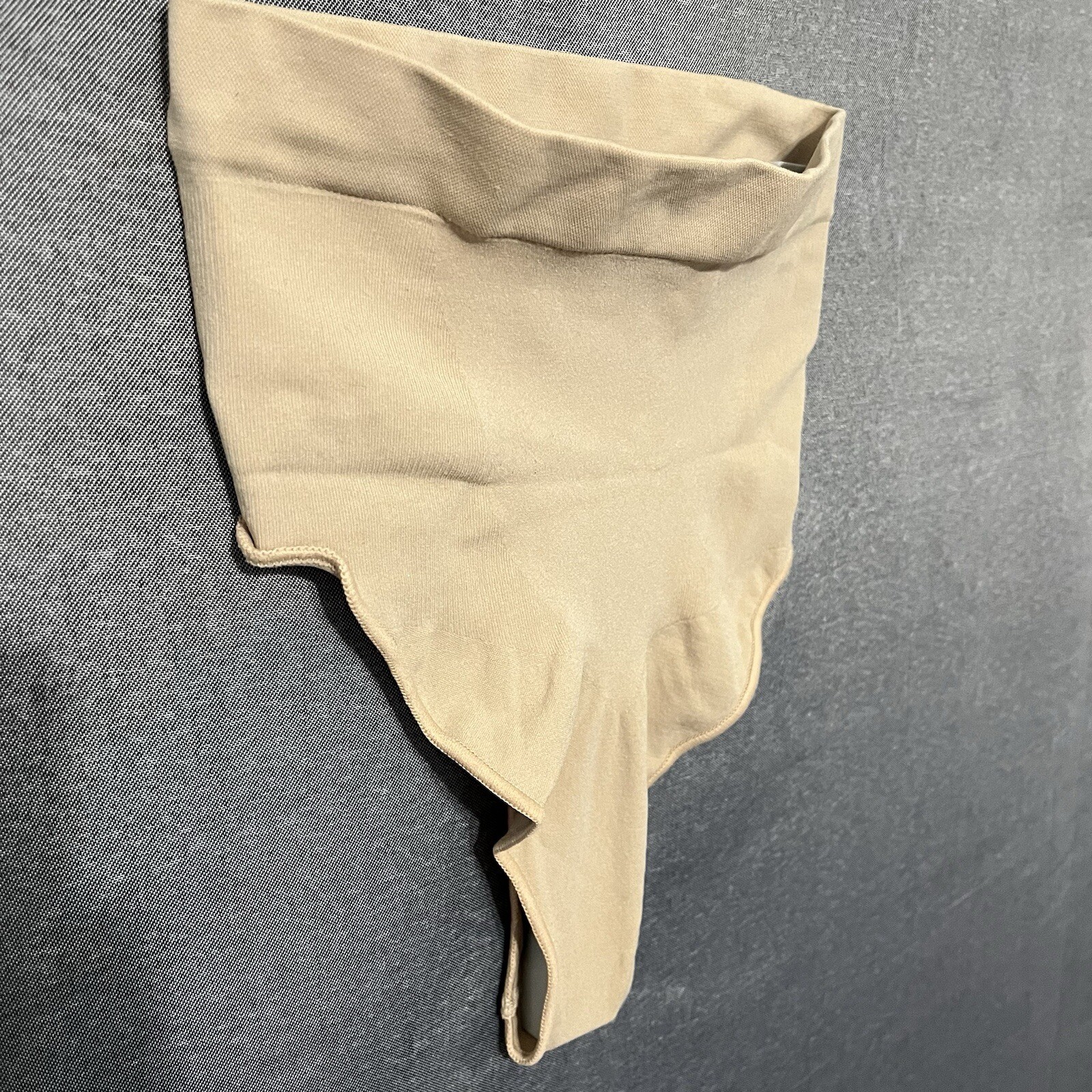 SKIMS Smooth Comfy Sculpting Mid Waist Thong in Beige -XXS/XS (SH-MWT-0198)