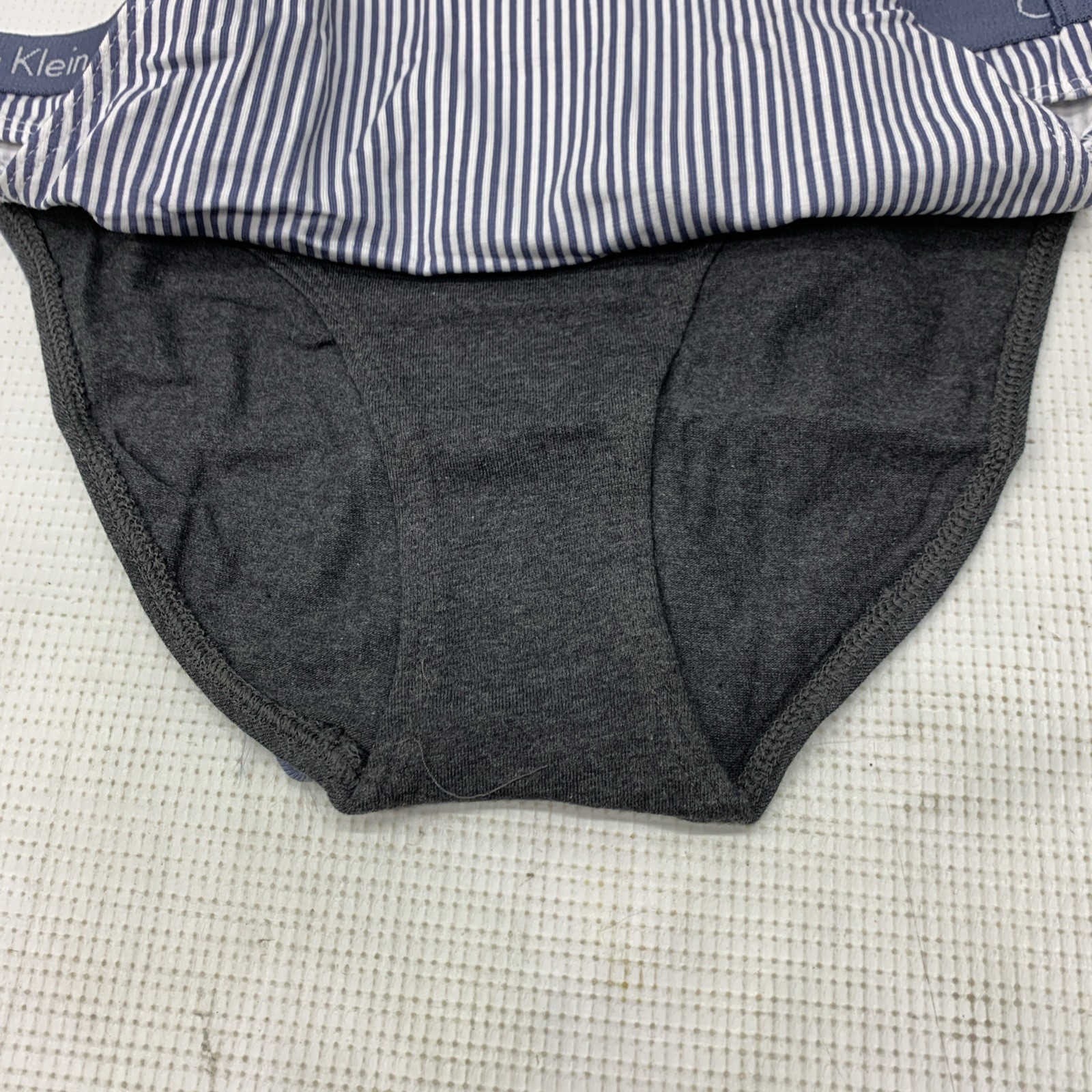 Calvin Klein Women’s Carousel Bikini Panty Size X-Small Underwear QP12580 3 Pack