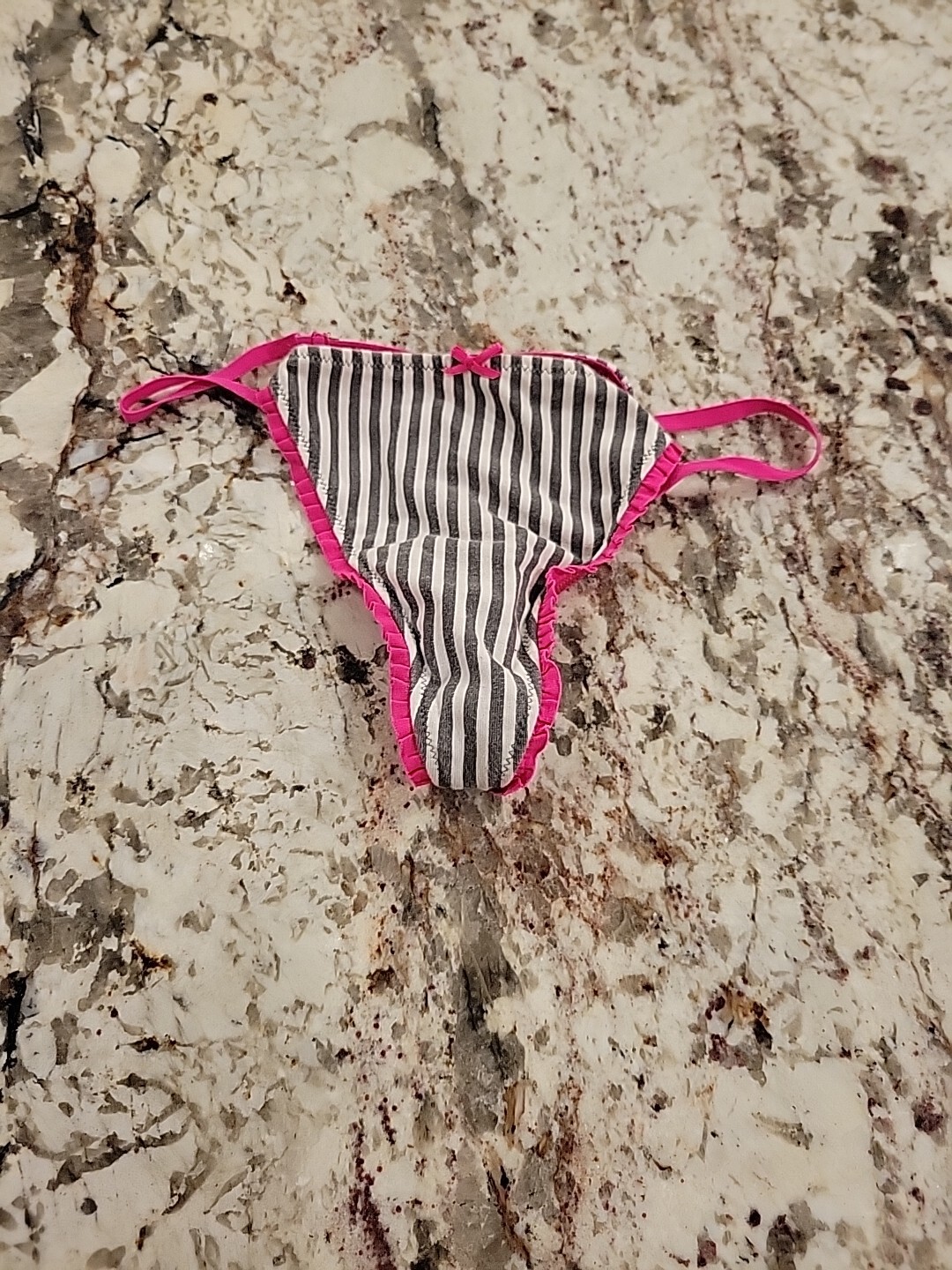 True Vintage Victoria’s Secret PINK Ruffle Trim V String Thong Panties