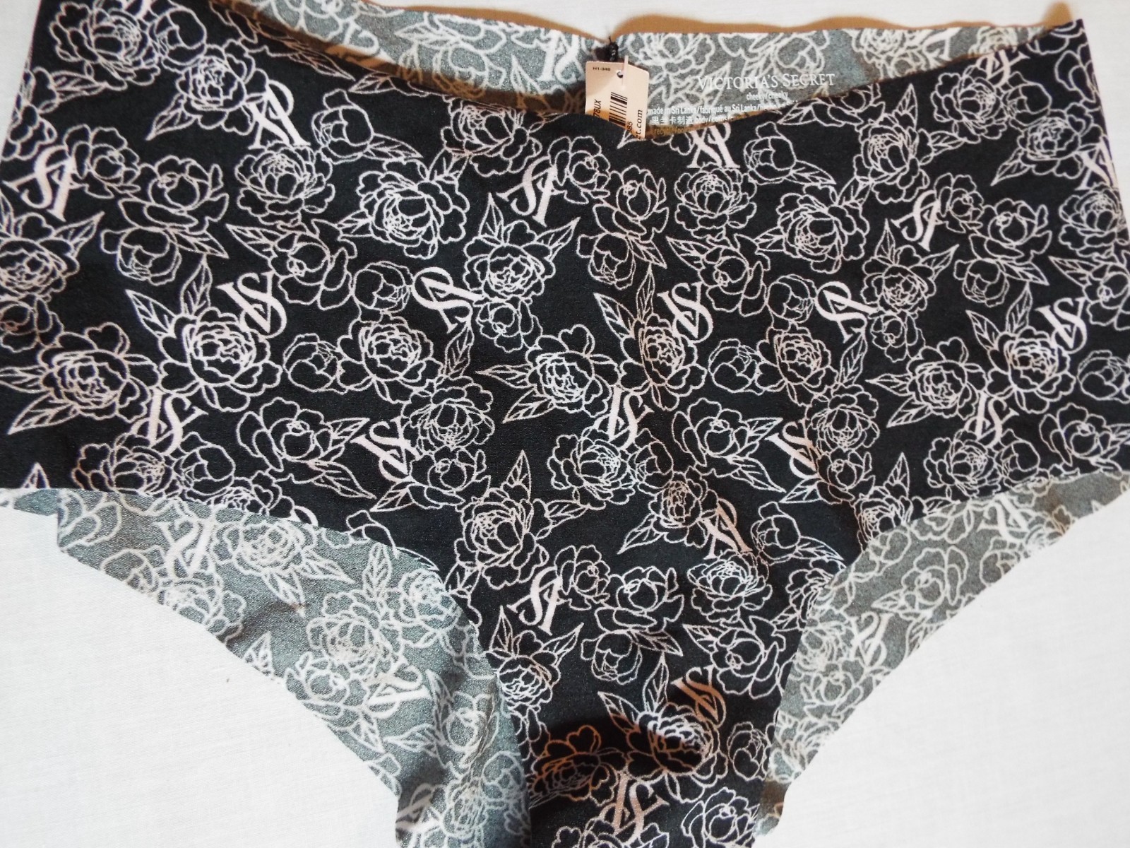 NWT Victoria’s No-Show Cheeky Panty M black Sketch Floral pink roses
