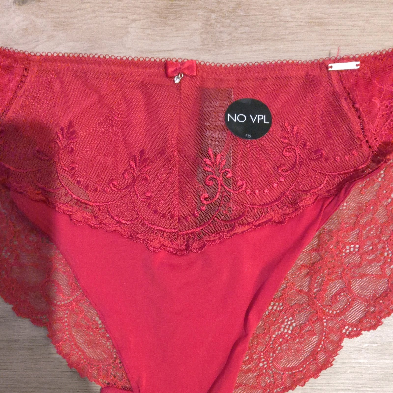 BNWT Marks & Spencer Autograph Red Swiss Designed Embroidery Brazilian Size 20