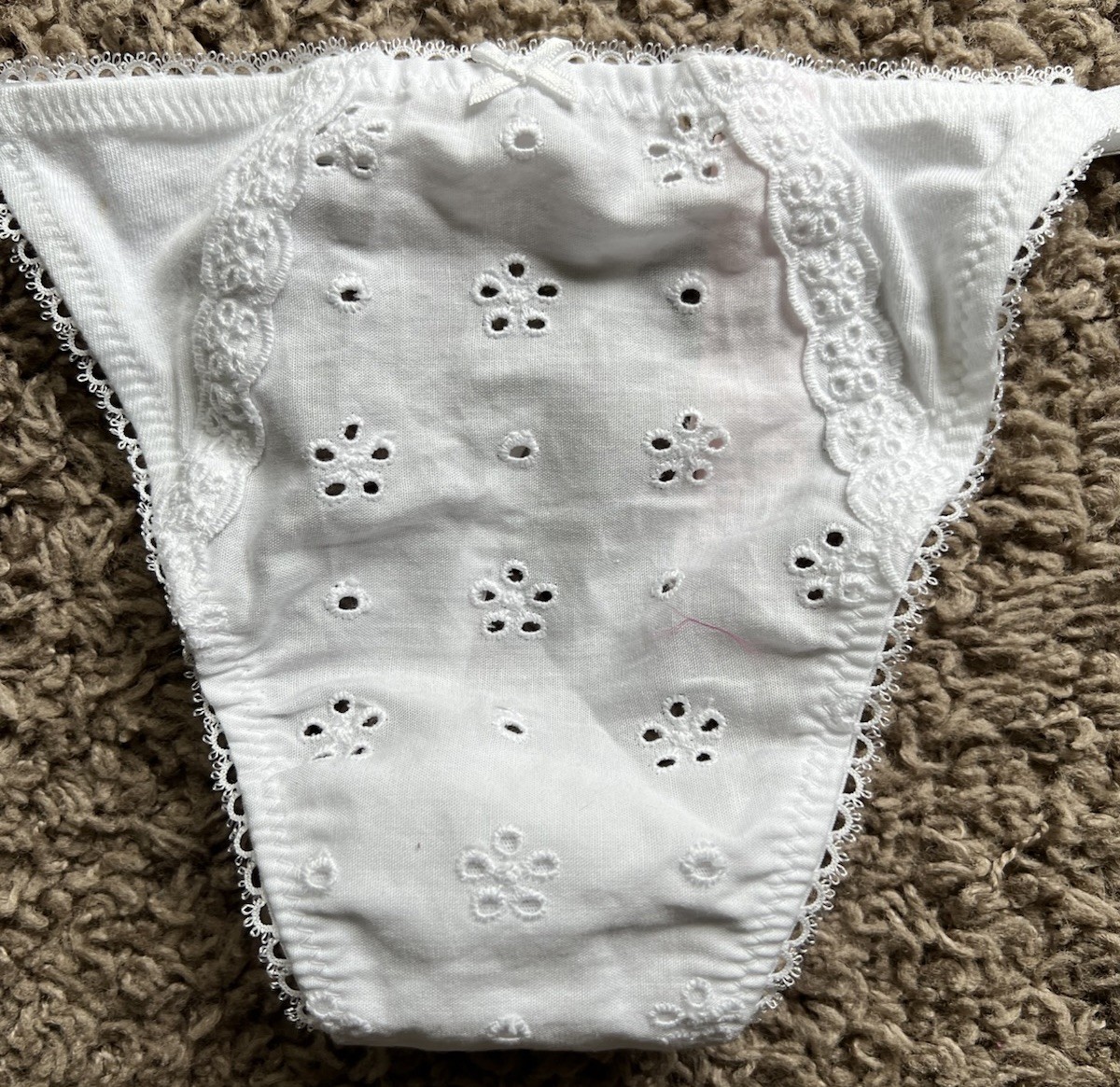 NWT Victoria’s Secret Eyelet V String Thong Cotton Panty White Medium