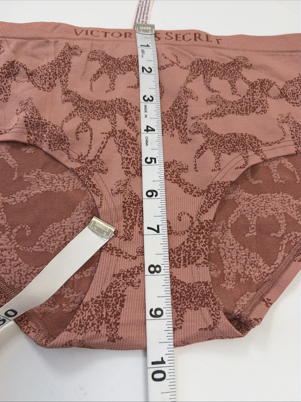 Victoria’s Secret Hipster Panties Womens Animal Print Seamless Size Large
