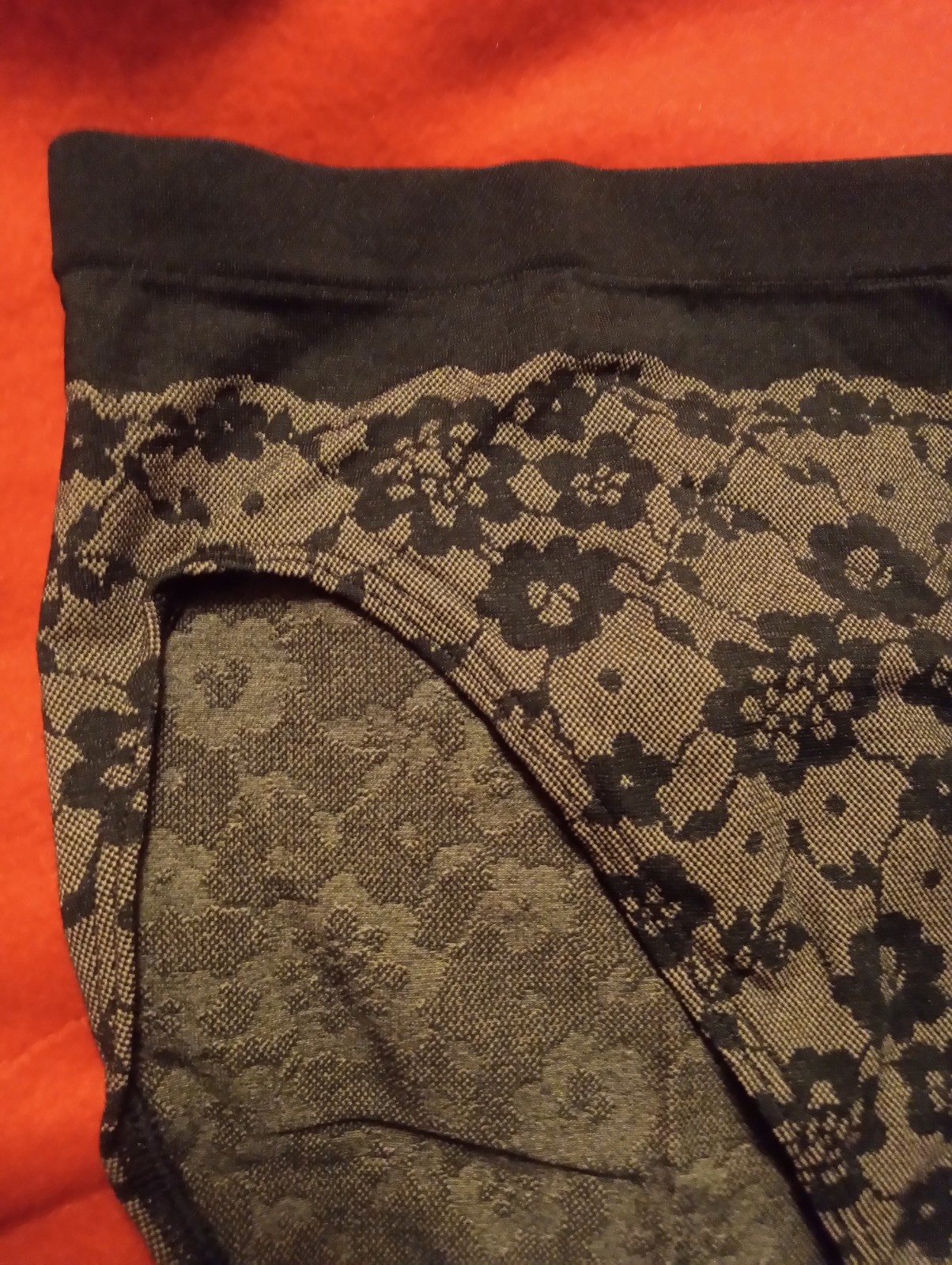 VICTORIA’S SECRET SEAMLESS HI LEG BRIEF LARGE BLACK FLORAL NIP