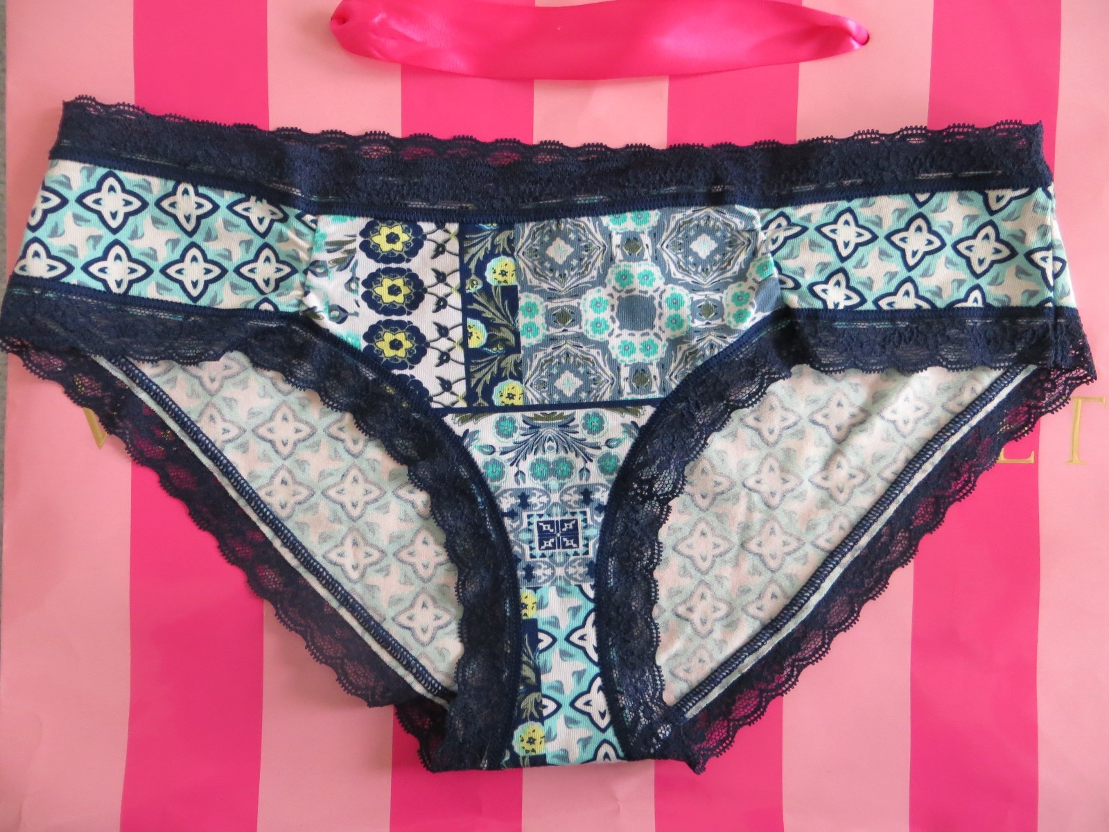 NWT -Victoria Secret lace waist hiphugger – aqua splash geo patchwork print – M