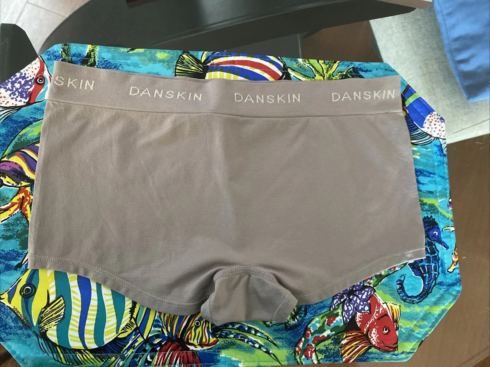 DANSKIN NWT Women’s L Light Gray Panties Seamless Tagless Boy Shorts/Panty