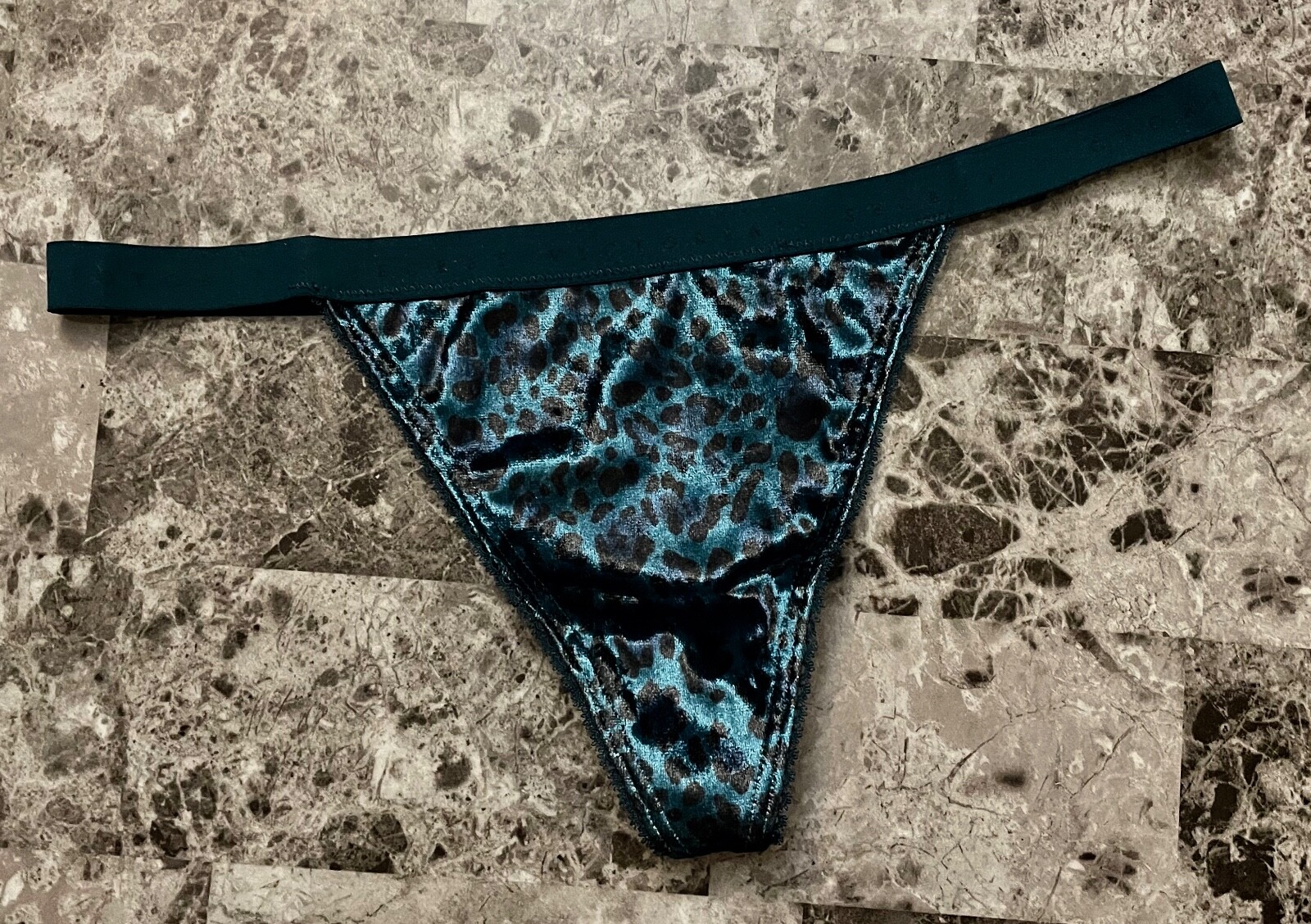 NWT VICTORIA’S SECRET LEOPARD TURQUOISE CRUSHED VELVET VELOUR V STRING PANTIES