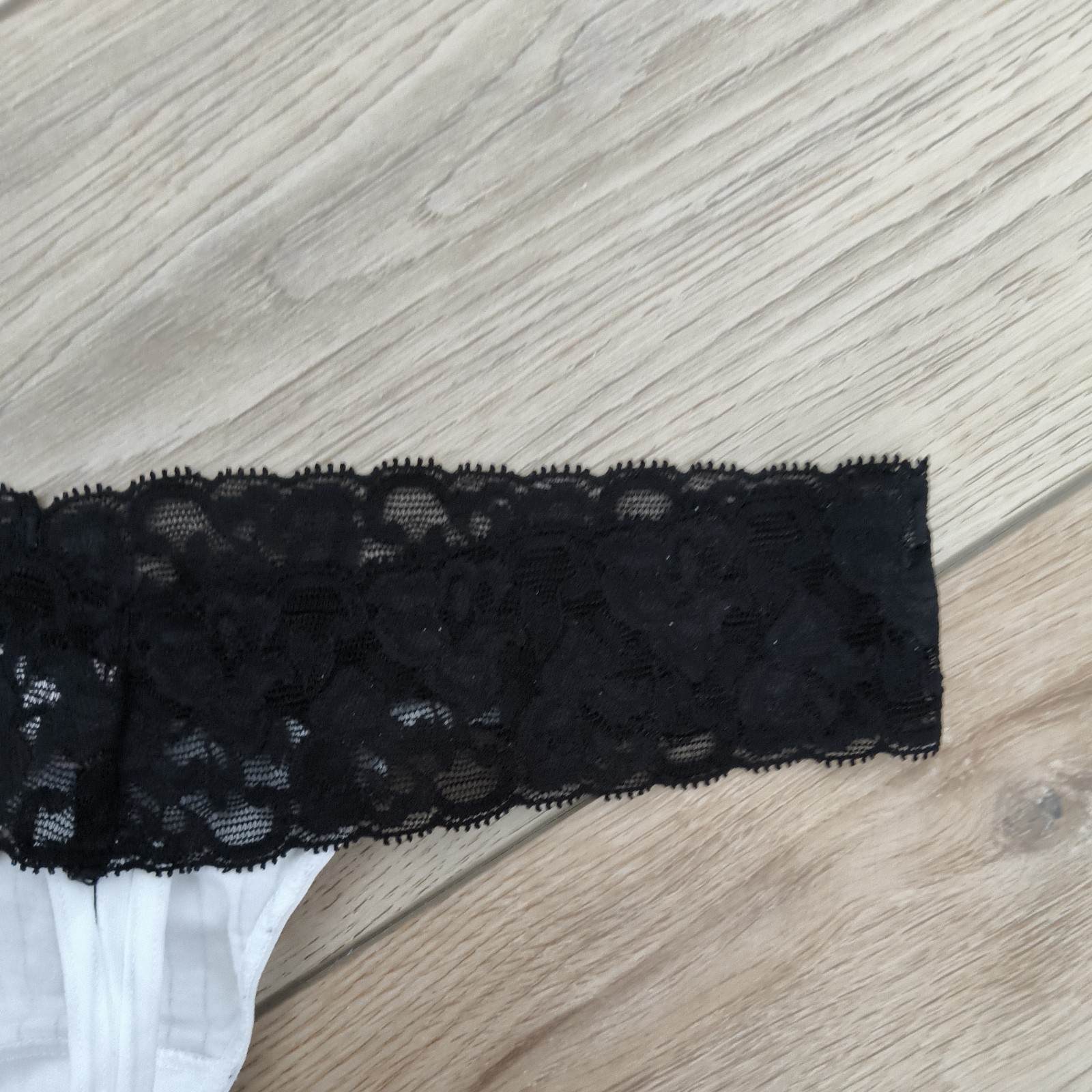 BNWT Vintage La Senza Black & White Stripe Lace Trim Thong Size Medium 8-10