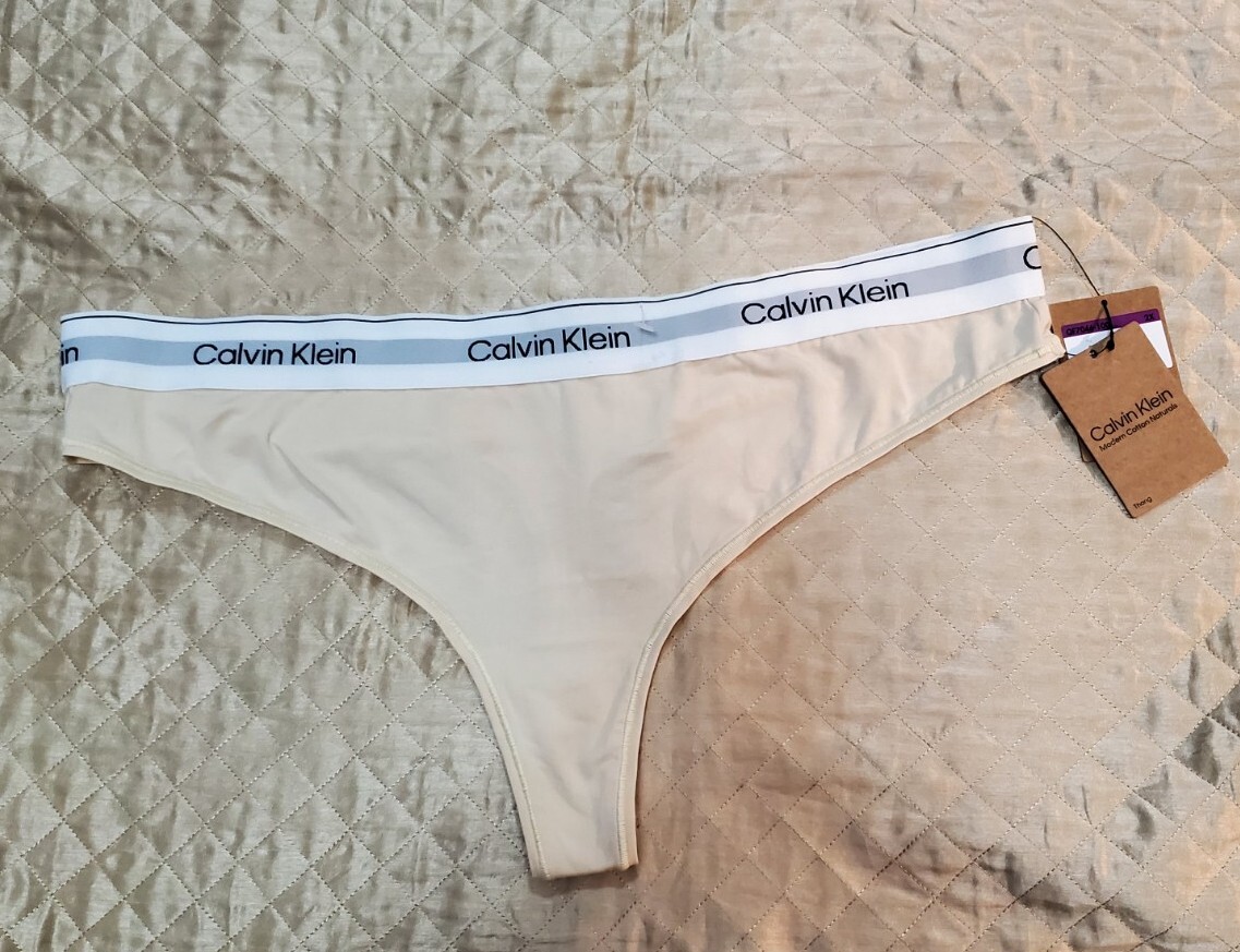 *** Calvin Klein Women’s (PLUS 2X) MODERN COTTON Natural THONG QF7046-100 NWT