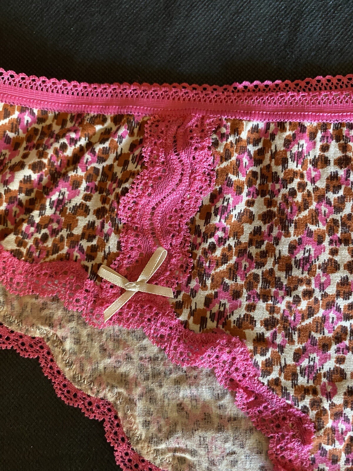 VICTORIA’S SECRET 2009 Size M Brown Pink KISS Lace Trim RARE Hipster Panties
