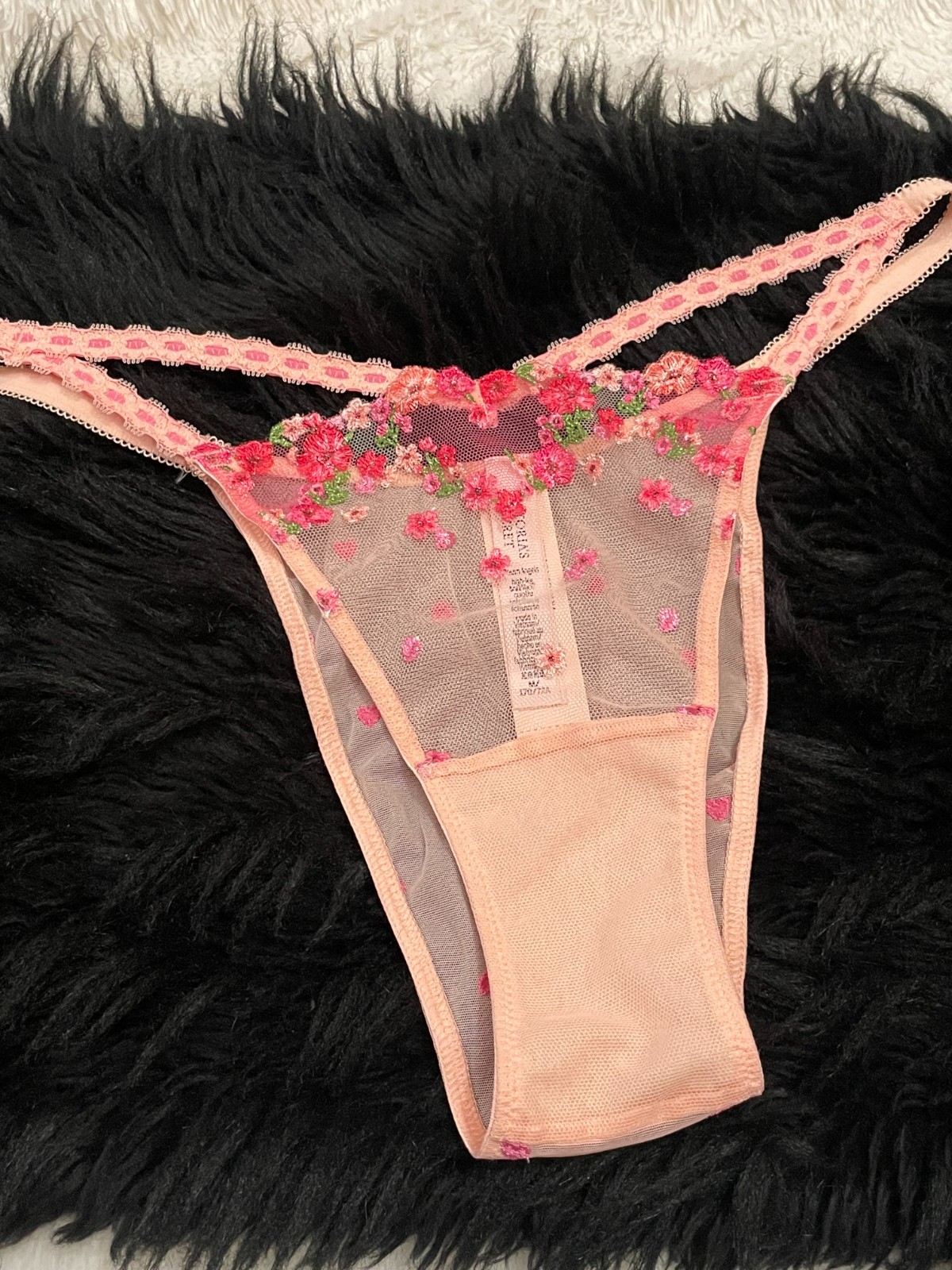 S VICTORIA’S SECRET Dream Angels Hearts & Roses Embroidery Brazilian Panty Lace