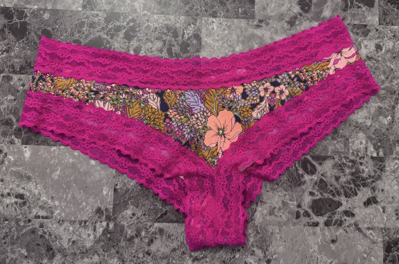 NWOT VICTORIA’S SECRET MEDIUM PINK PURPLE FLORAL LACE RARE CHEEKY PANTIES