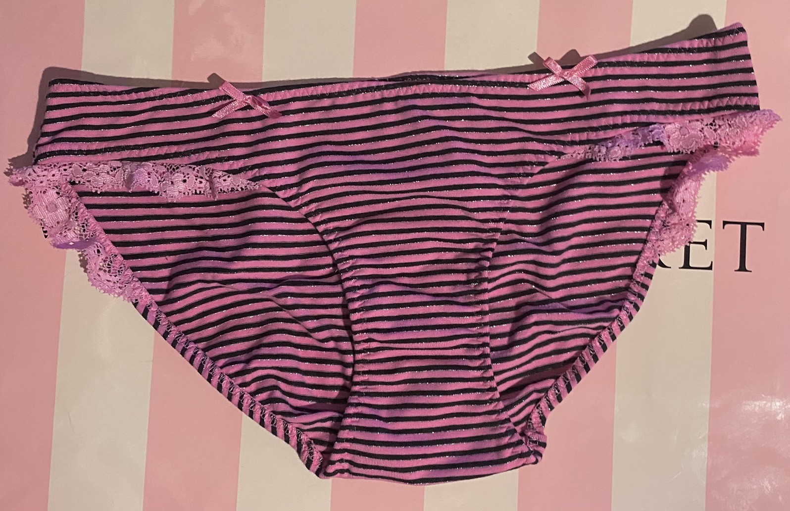 New RARE Vintage Victoria’s Secret PINK Bikini Panty Y2K silver striped Lace