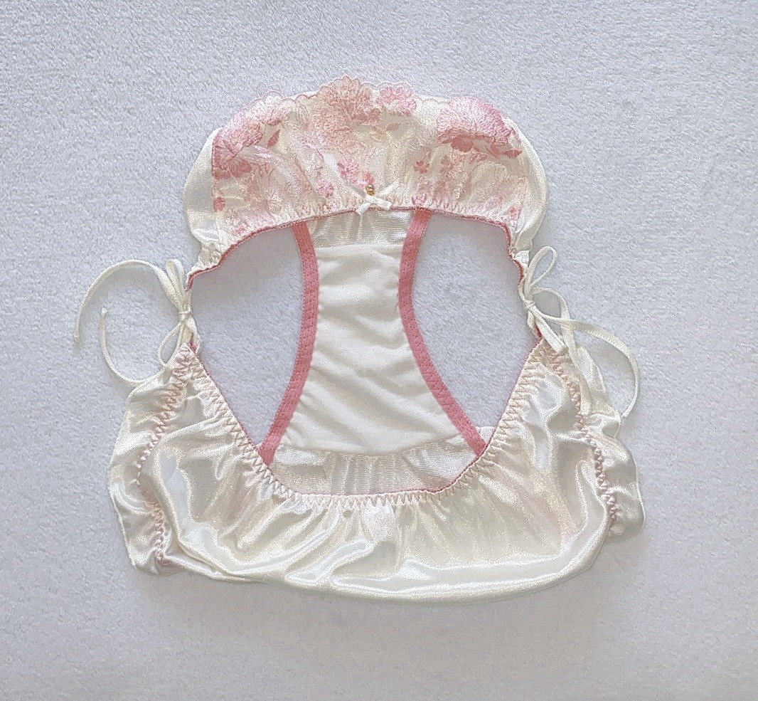 US-L, XL/JP-4L Japanese Brand Embroidery Shiny Tricot Nylon Ruffle Strap Panties
