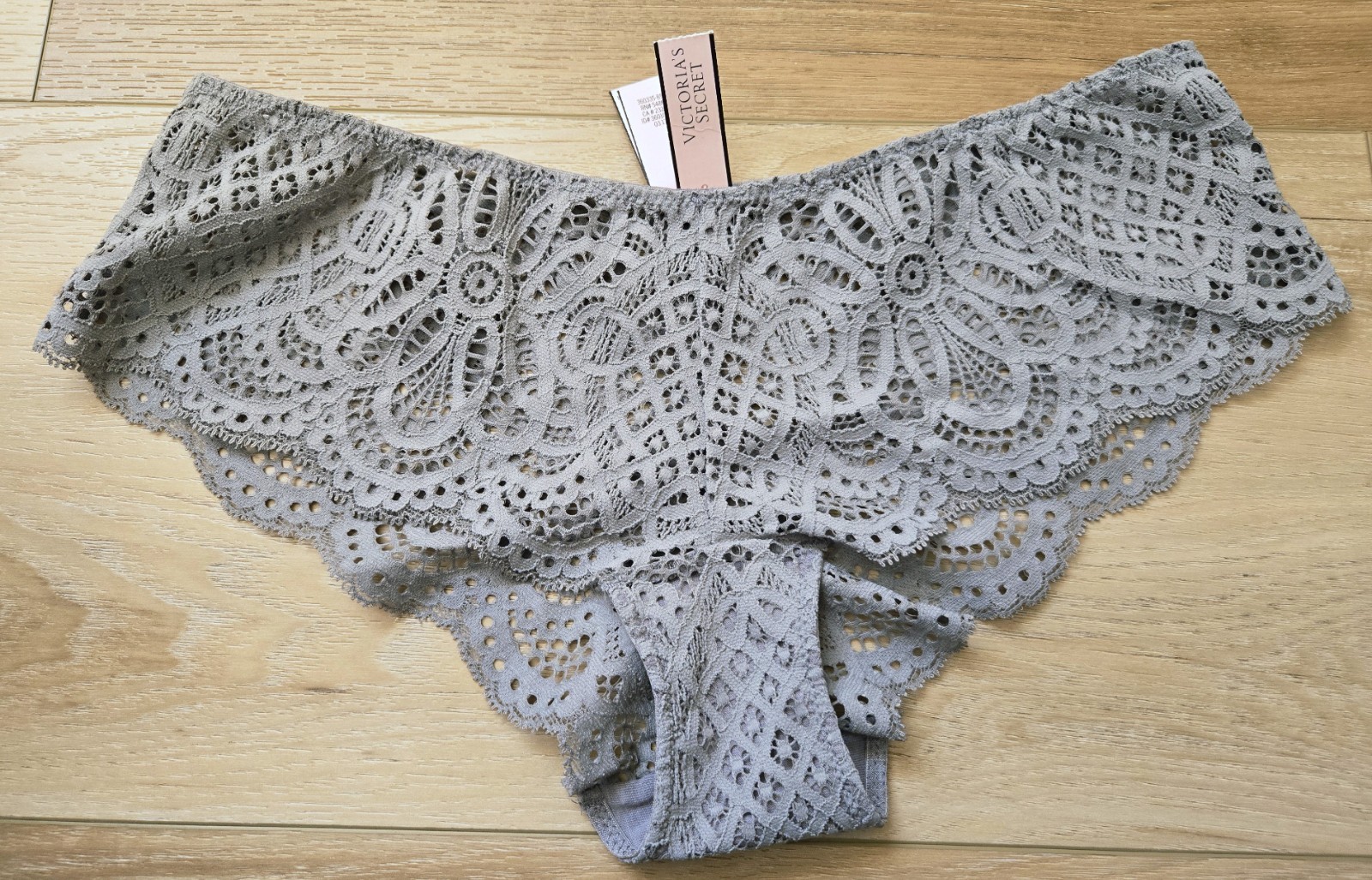 NWT Victoria’s Secret Dream Angels Gray Scalloped Crochet Lace Cheeky Panties M