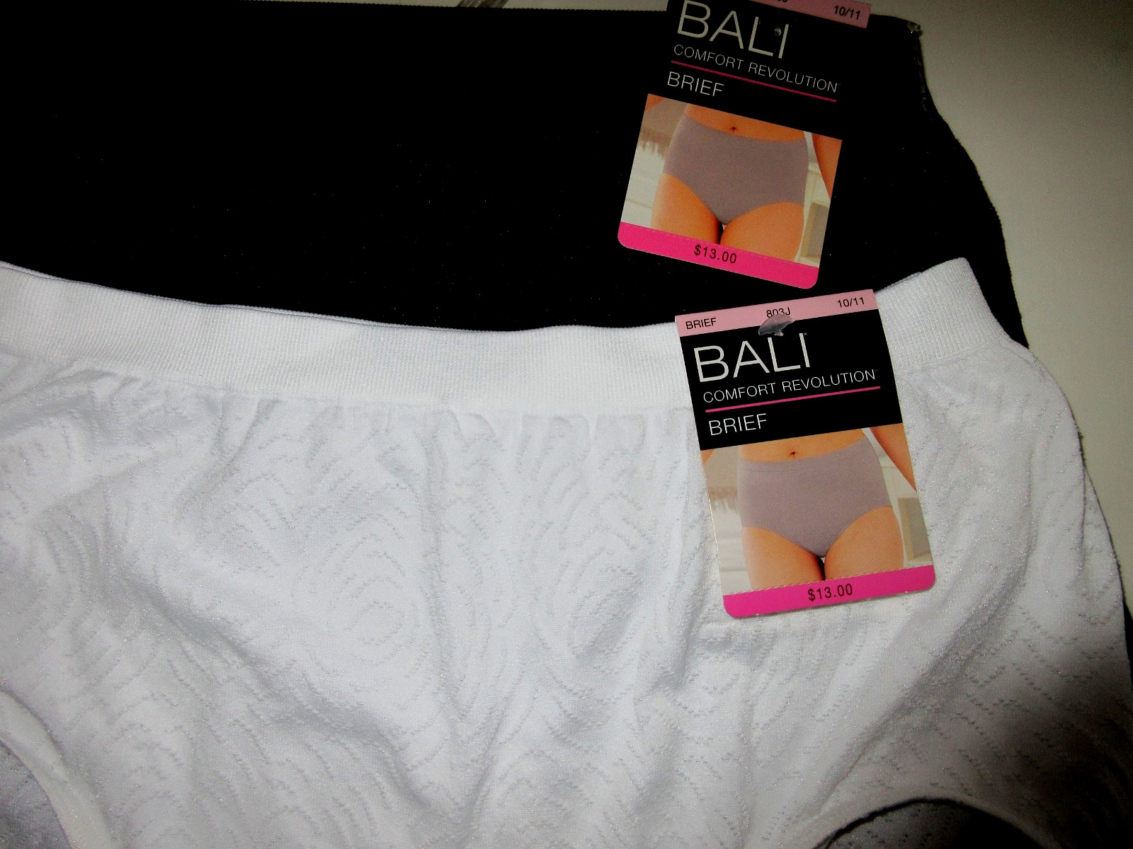 Bali 2-Pair Comfort Revolution BRIEF Panties 803J no lines White/Black ~ 10/11