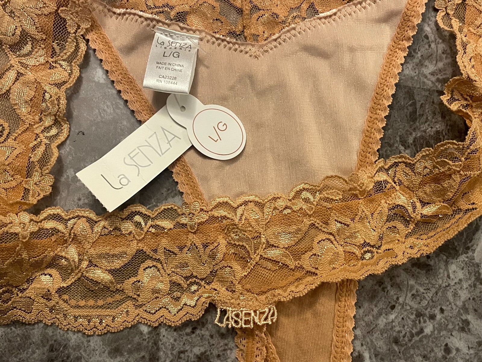 NWT LA SENZA LARGE BEIGE NUDE VELVET LACE VINTAGE RARE V STRING THONG PANTIES