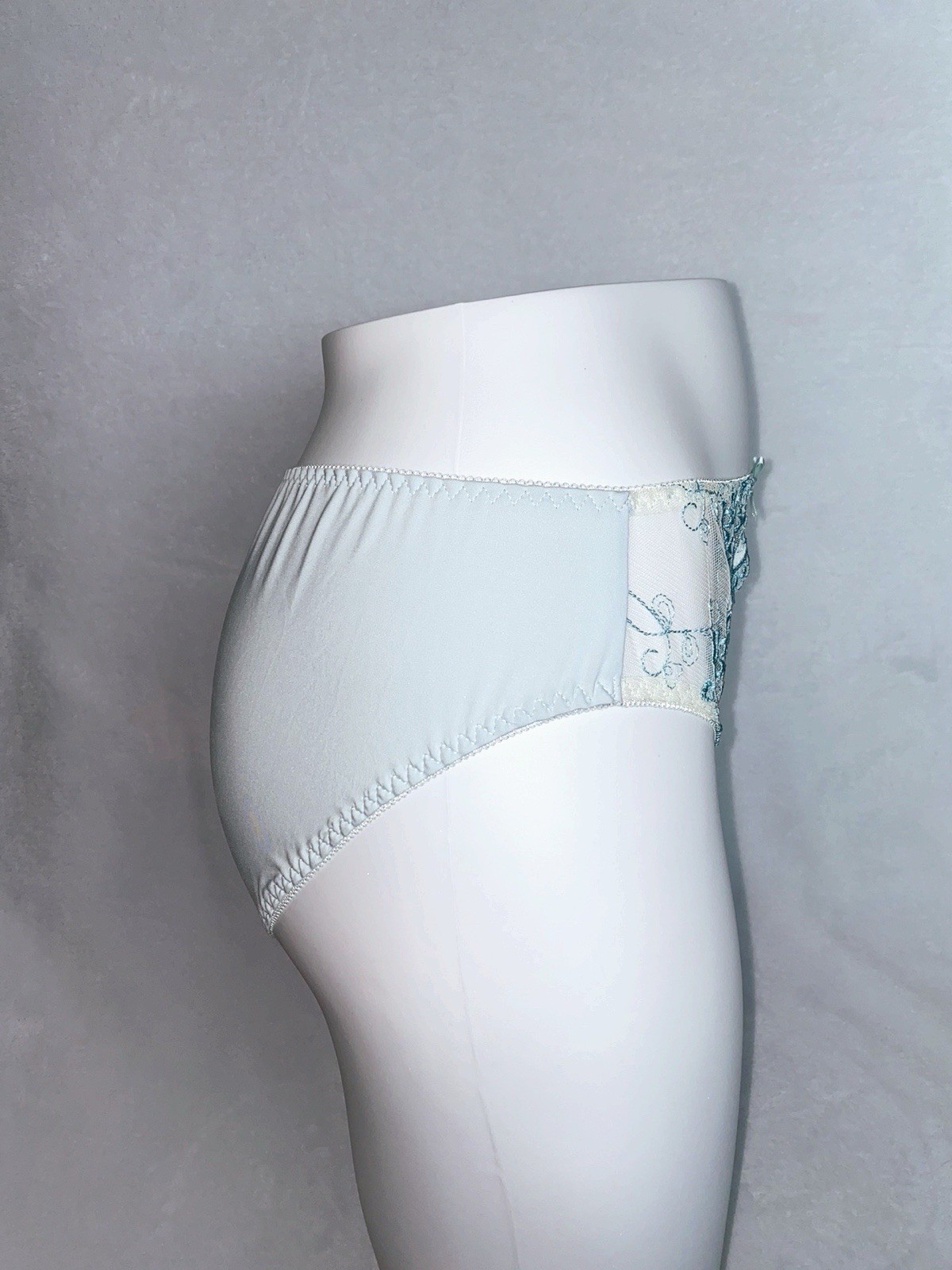 US-L/JP-3L Japanese Brand Elegant Floral Embroidery Smooth Nylon Panty