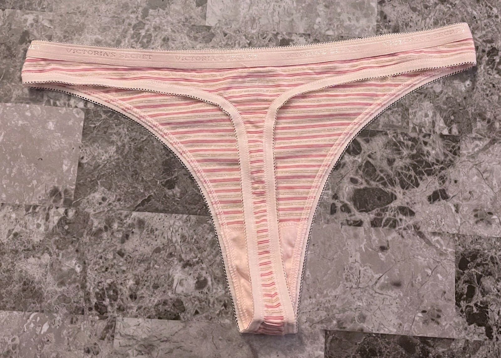 NWT VICTORIA’S SECRET L PINK GOLD STRIPE LOGO BAND VINTAGE RARE THONG PANTIES