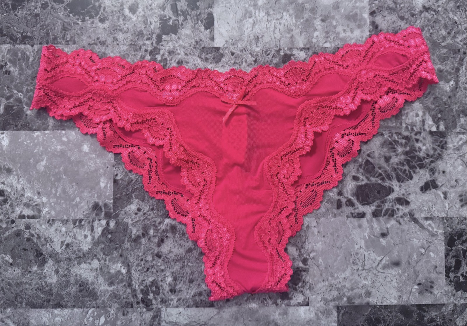 NWT VICTORIA’S SECRET ONE SIZE O/S WATERMELON SMOOTH LACE RARE CHEEKINI PANTIES