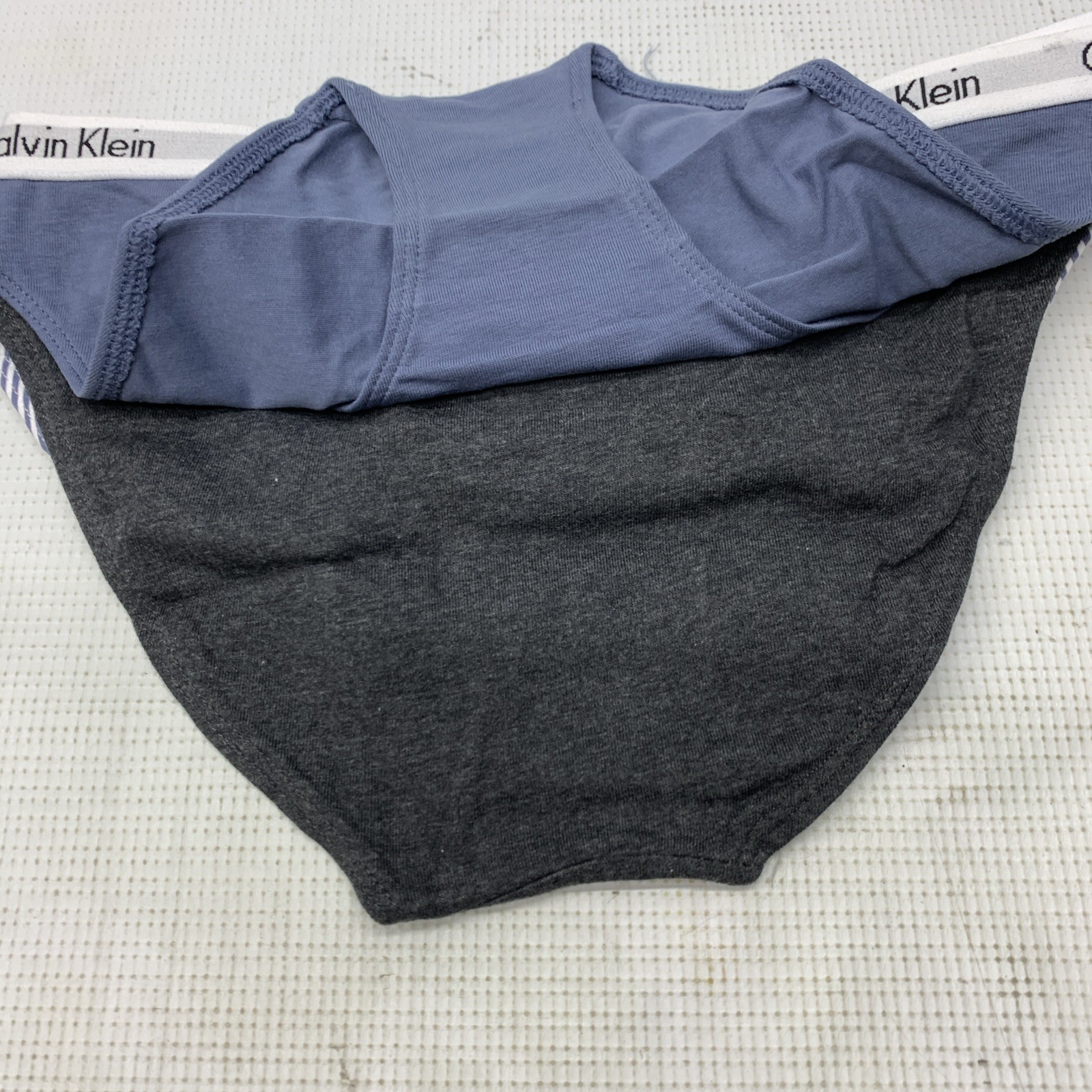 Calvin Klein Women’s Carousel Bikini Panty Size X-Small Underwear QP12580 3 Pack