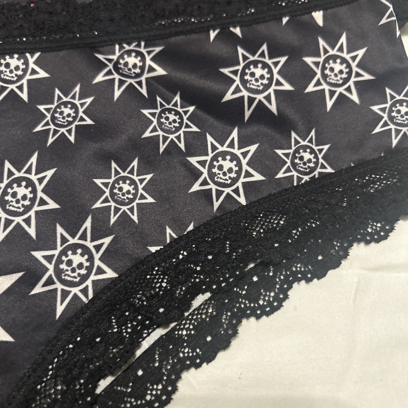 Morvia 3pk lace trim goth Emo panties L skulls stars Planets & Skulls Lingerie