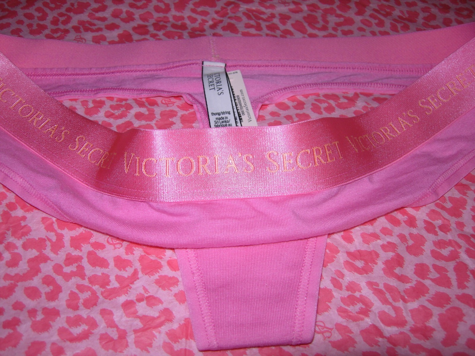 Victoria’s Secret Sexy Logo Lingerie Intimates Thong Pink Pantie S NWT