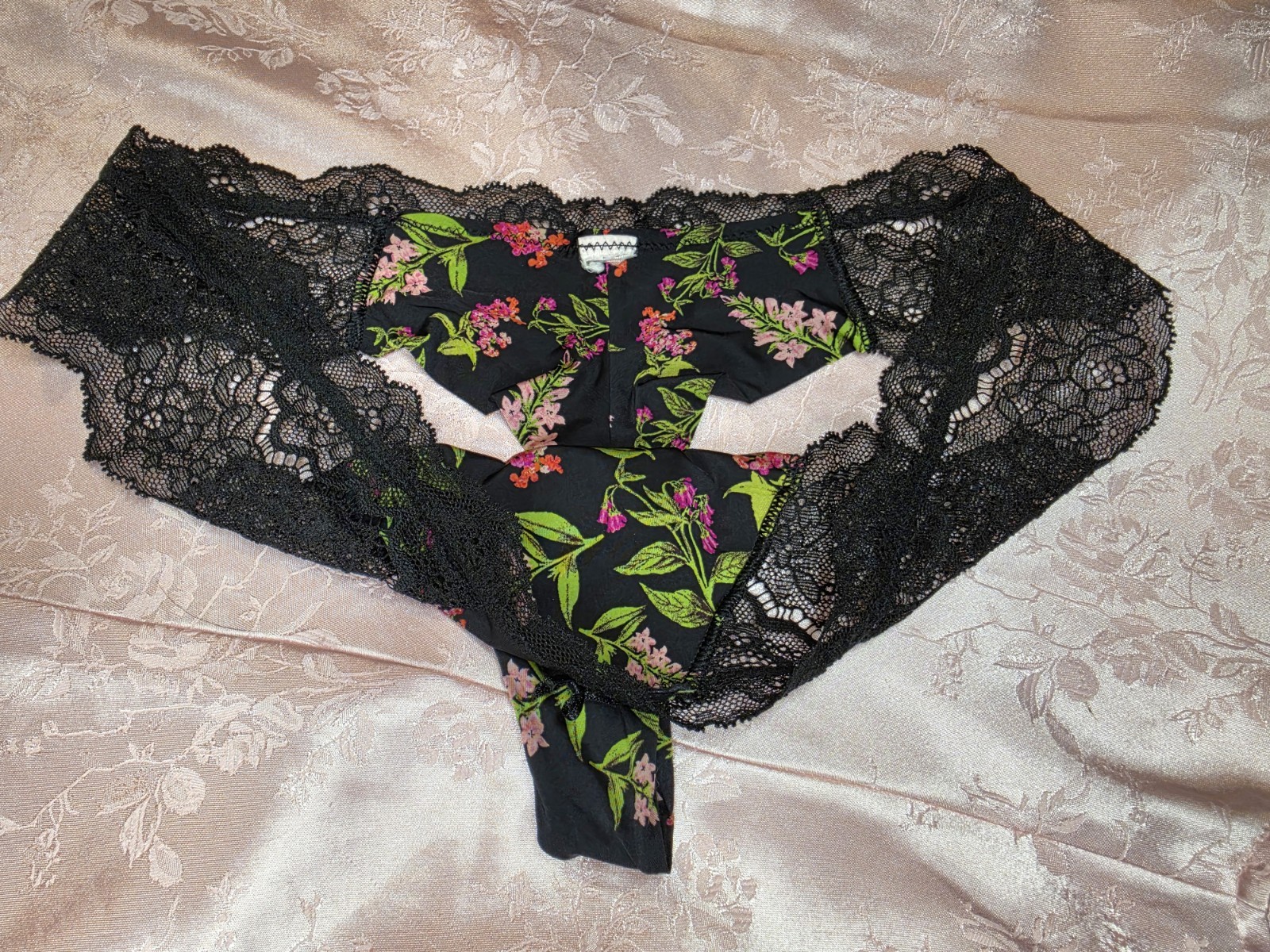 Vintage Hawaiian VICTORIAS SECRET Very Sexy PANTY Bikini LACE Satin Stretch M