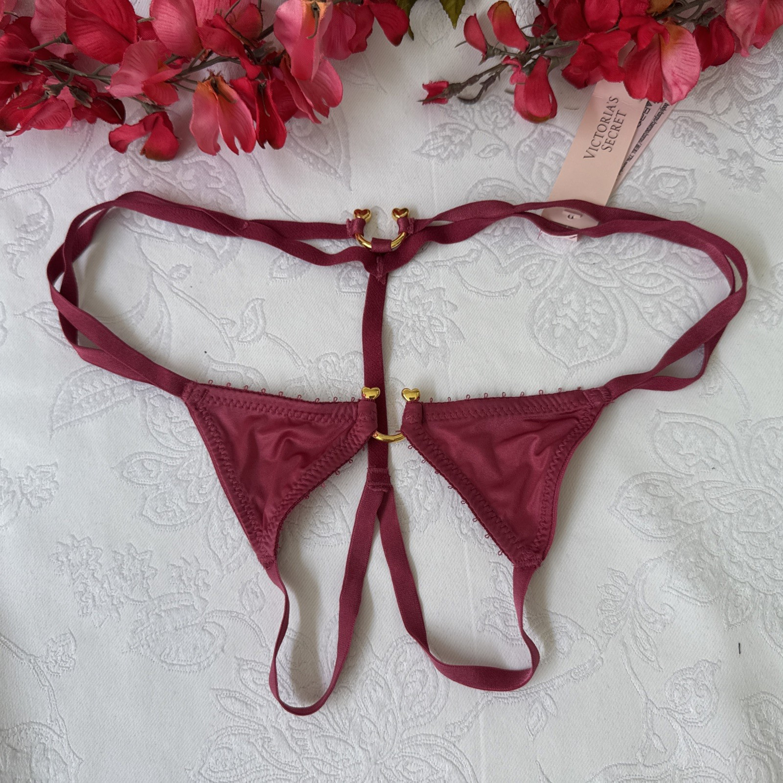 VICTORIA’S SECRET S SILKY PINK GOLD CHARM OPEN BOTTOM V STRING THONG PANTIES NWT