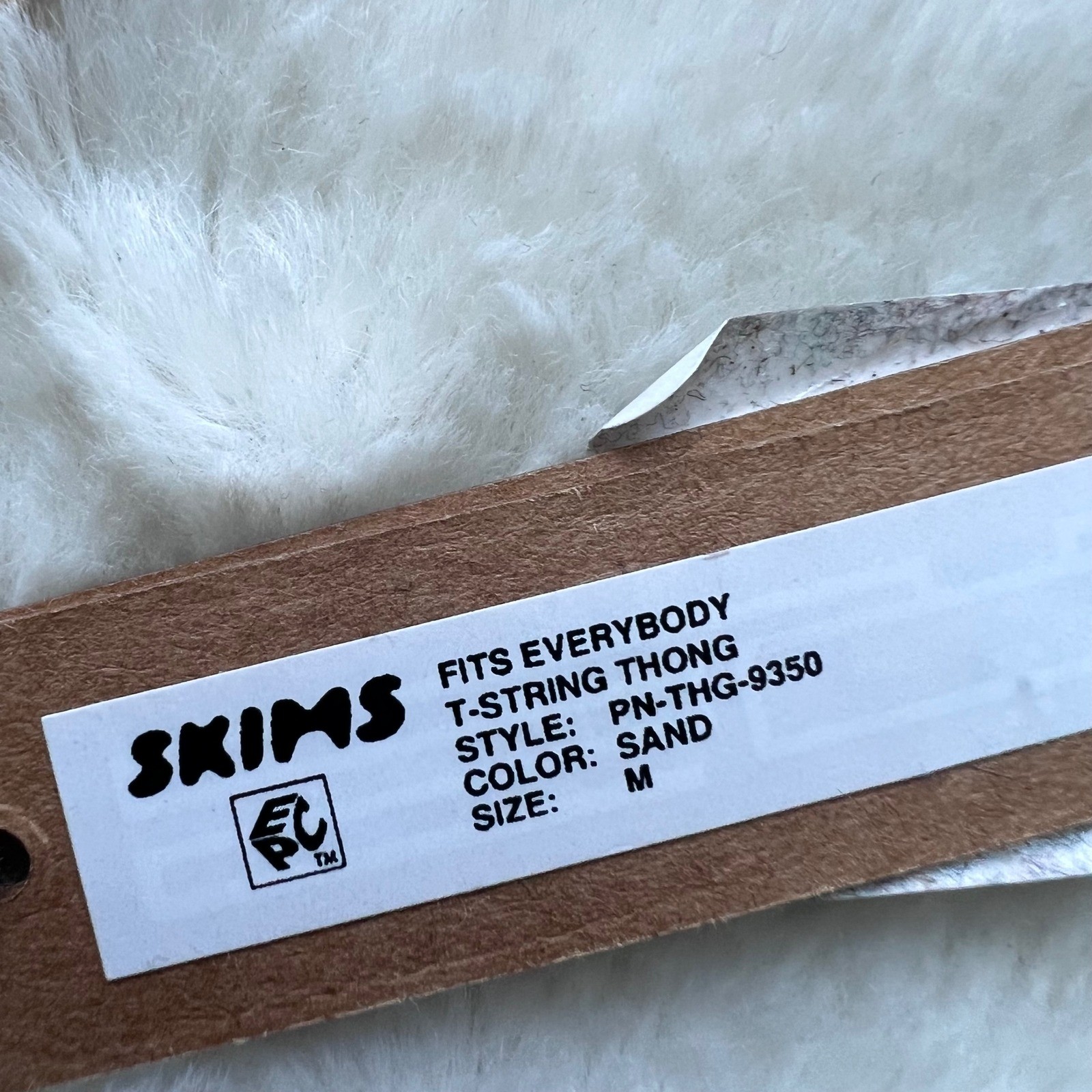 SKIMS Fits Everybody T-String Thong Sand Beige PN-THG-9350 Women’s Size M NEW