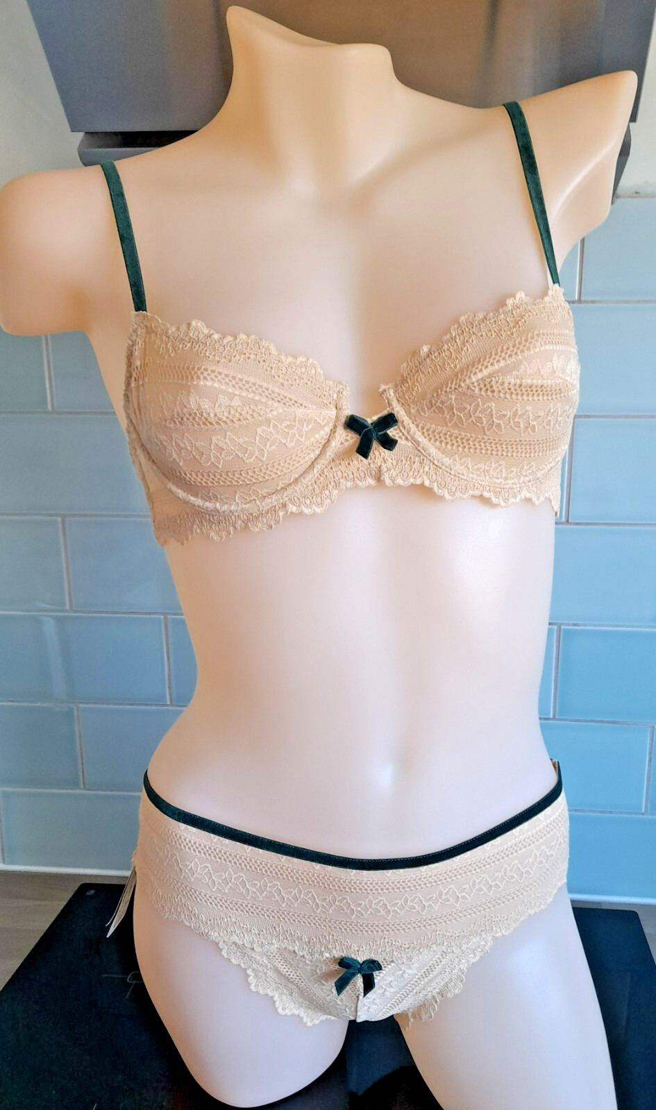 Verdissima GYPSY Beige Lace With Green Velvet Details Brief L