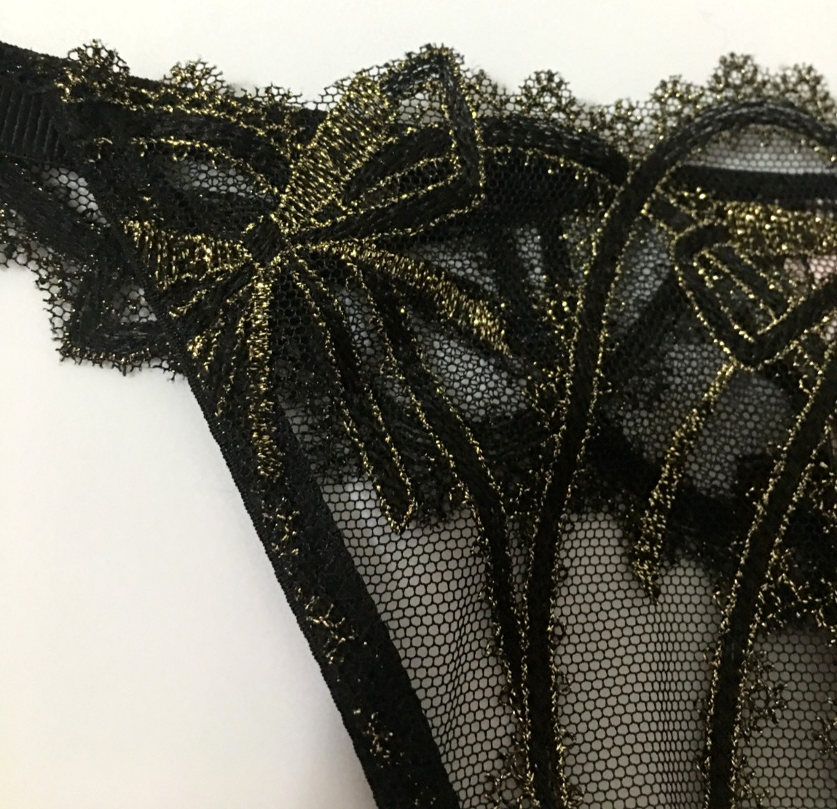 Victorias Secret Dream Angels Black Shine Lace V-String Thong Size S Sheer Bows