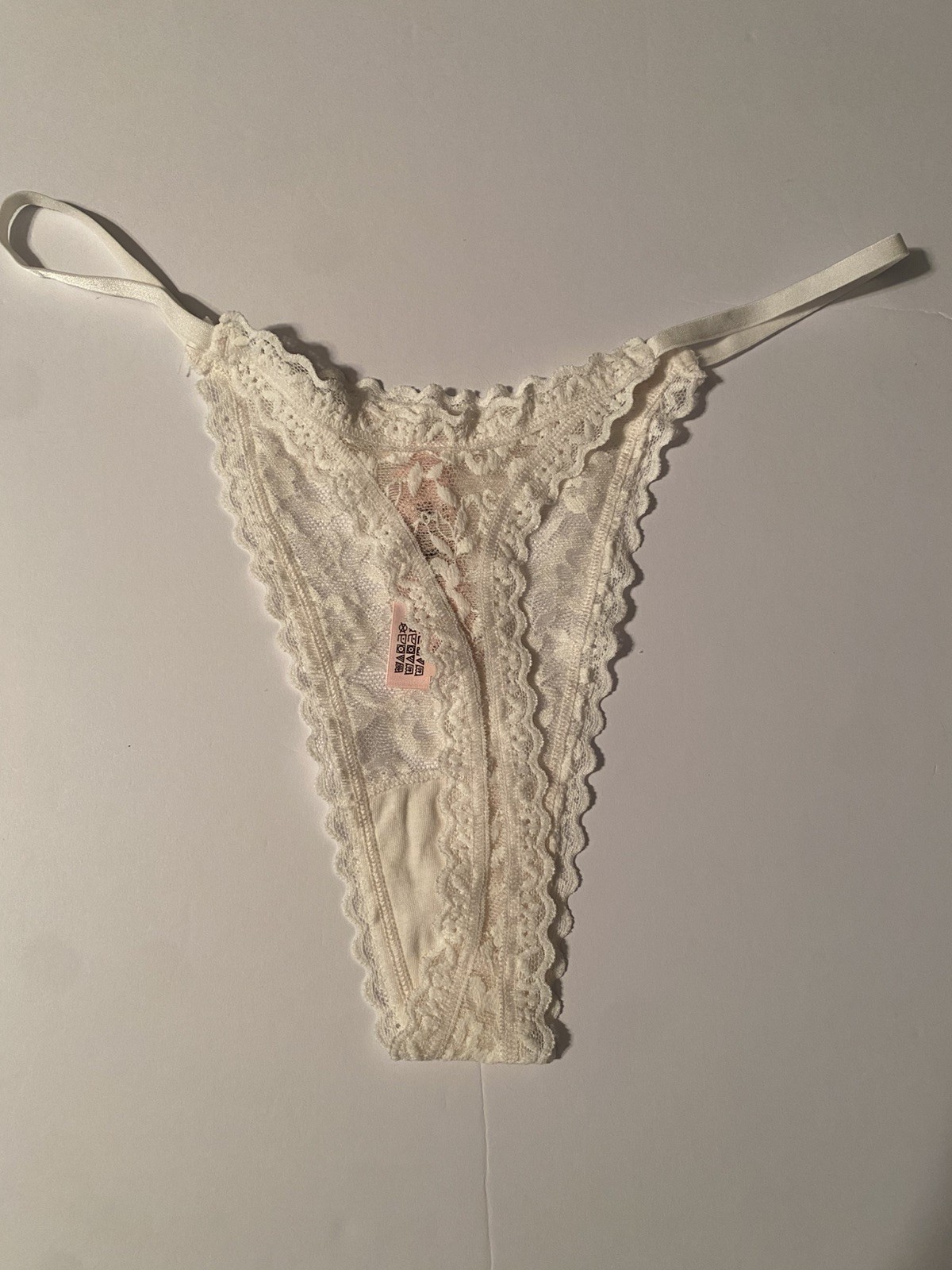 Victoria’s Secret Women’s M Lace String Thong Panties Coconut White Cute NWT