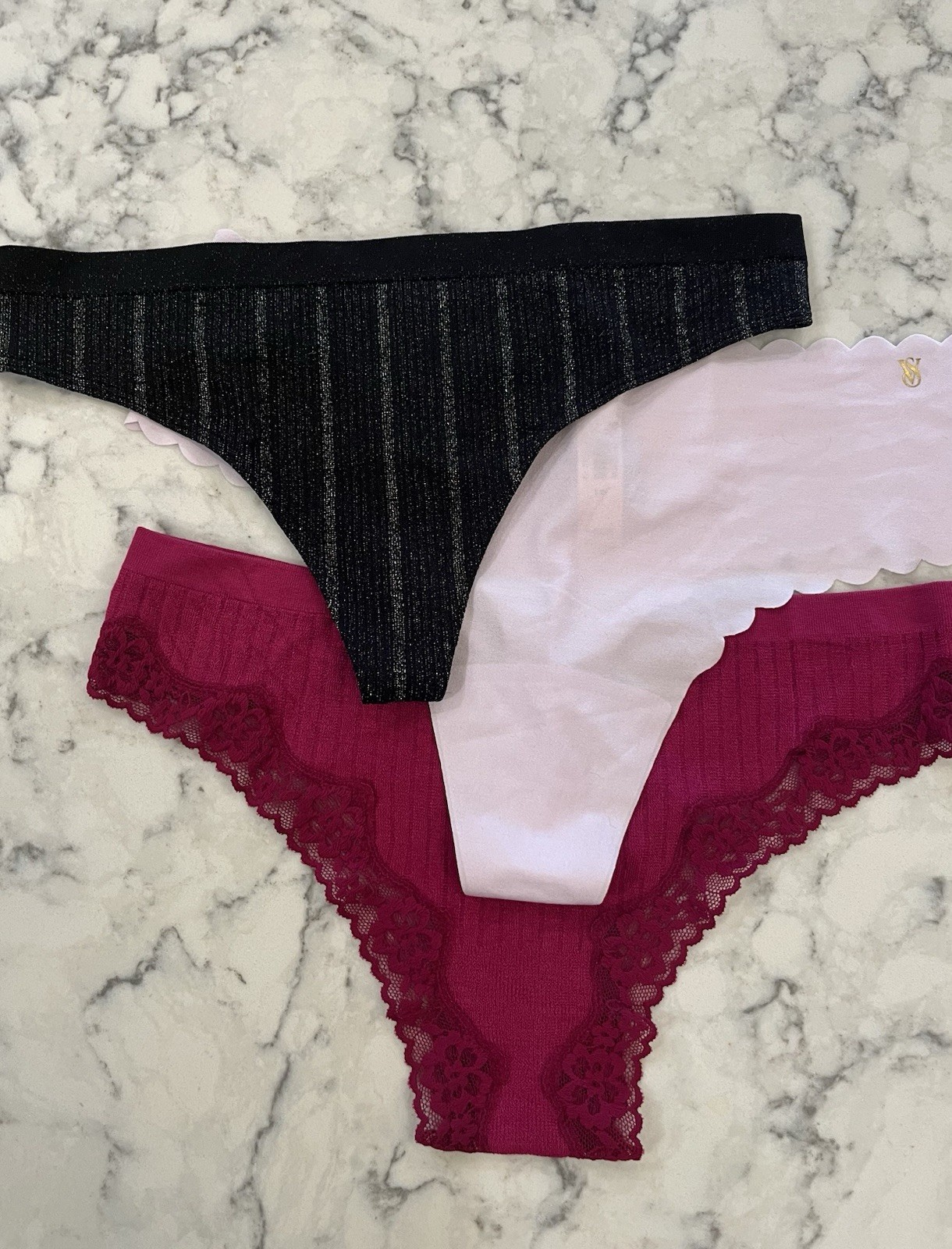 Victoria’s Secret Seamless Lace Thong/String Panties L 3 Pack Striped
