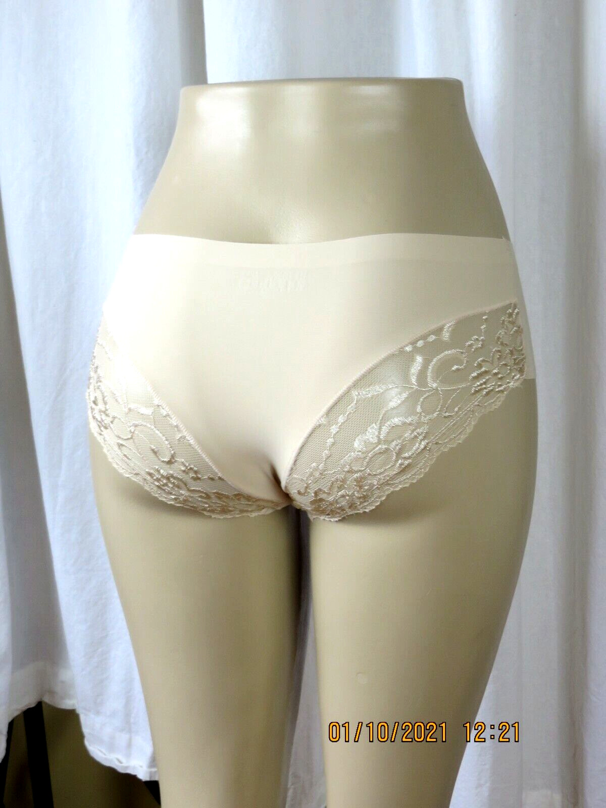 FUDE SZ L NWT Nylon/Spandex Nude Smooth Raise 9″ Hips 28″ Panties Underwear