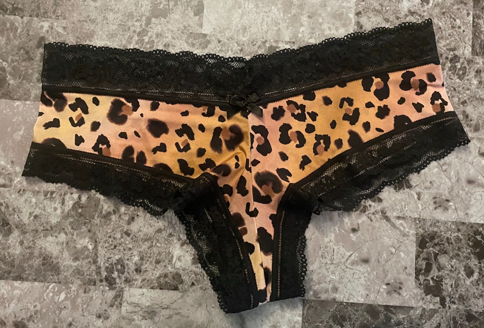 VICTORIA’S SECRET LARGE LEOPARD CHEETAH SATIN SMOOTH LACE RARE CHEEKY PANTIES
