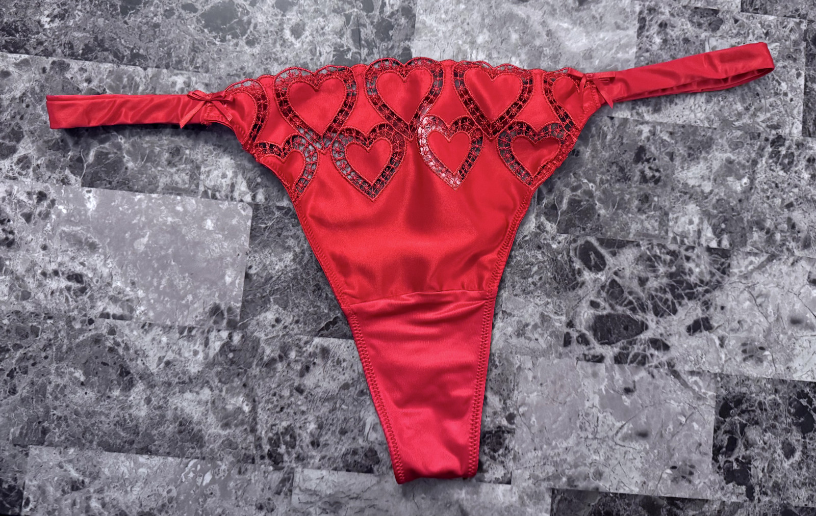 VICTORIA’S SECRET XL RED SATIN SMOOTH HEART CUTOUT EMBROIDERY MESH THONG PANTIES