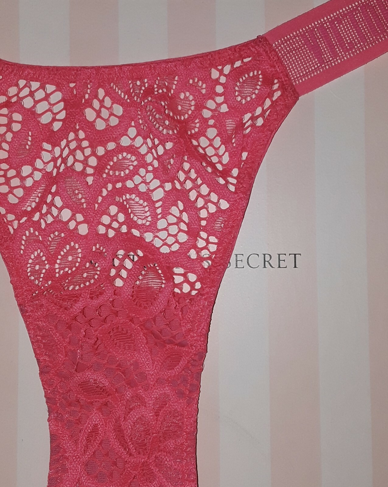 New VS Very Sexy logo & lace Brazilian Panty Size small shocking pink