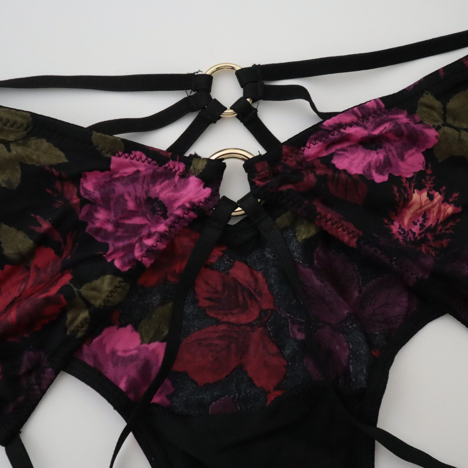 NEW Victoria’s Secret VERY SEXY Strappy Ring Hardware Open-Back Cheeky Panty M
