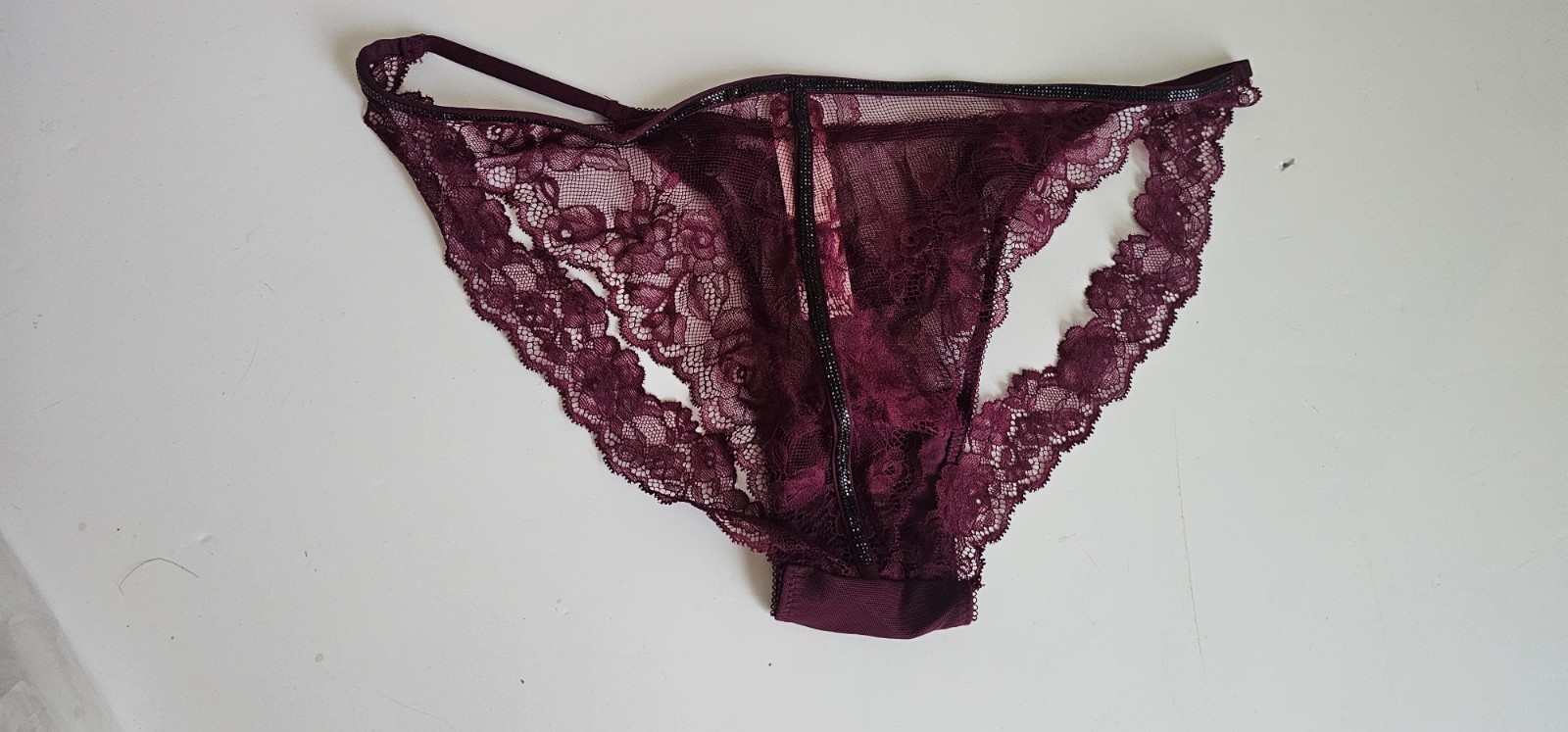 Victoria’s Secret Cheeky Panty Burgundy Size L NWT