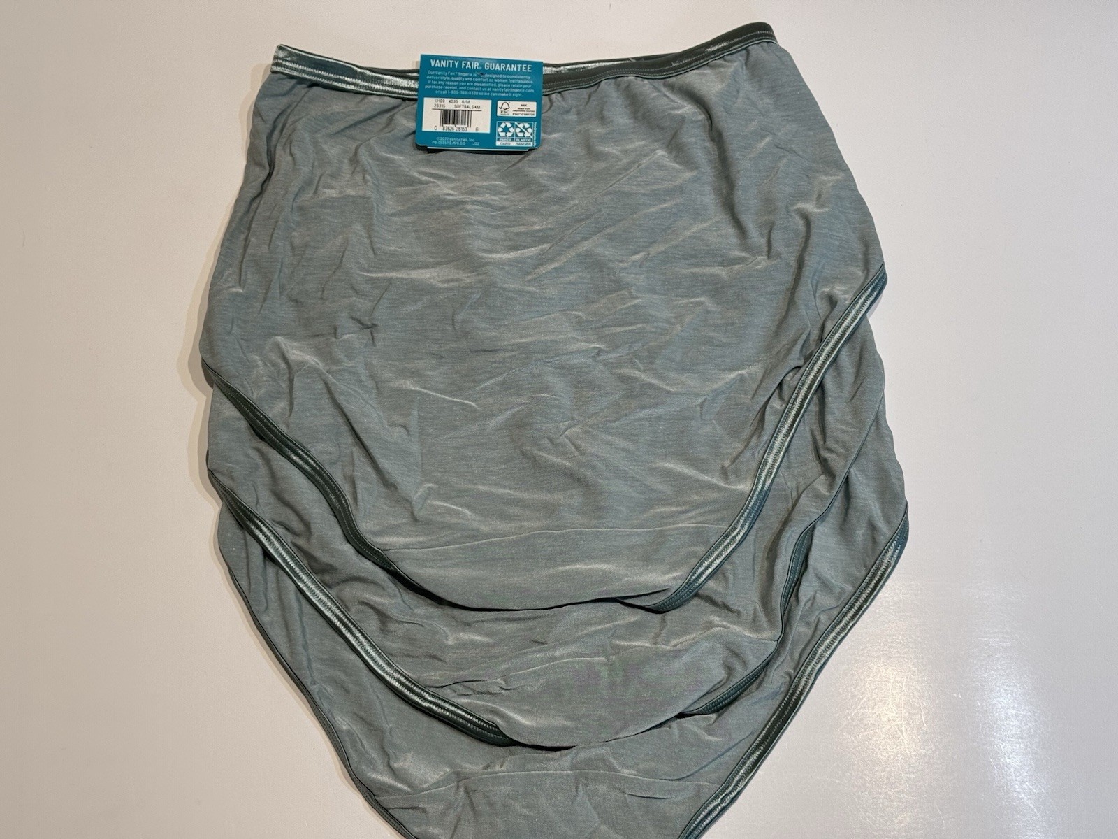 NWT Vanity Fair Illumination Brief Panty 13109 Size 6 M 3 Pairs Green