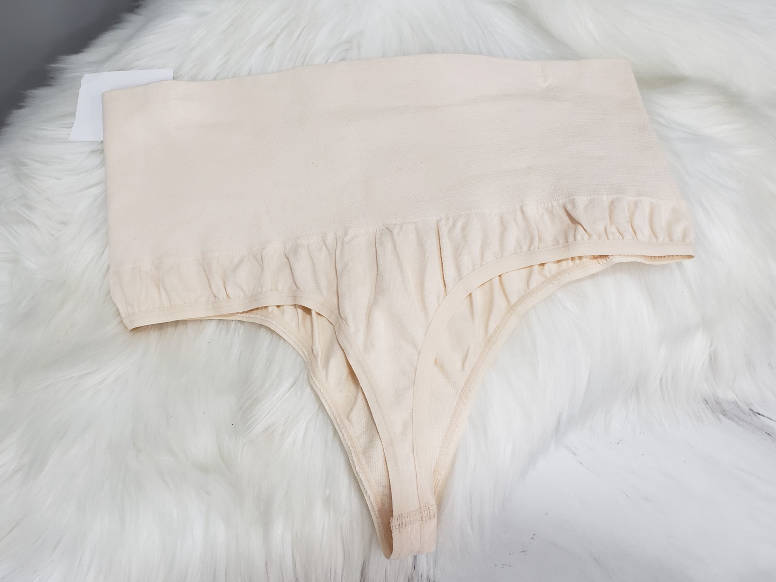 NEW YUMMIE L/XL Light Compression Seamless Shaping Thong Panty BEIGE NUDE