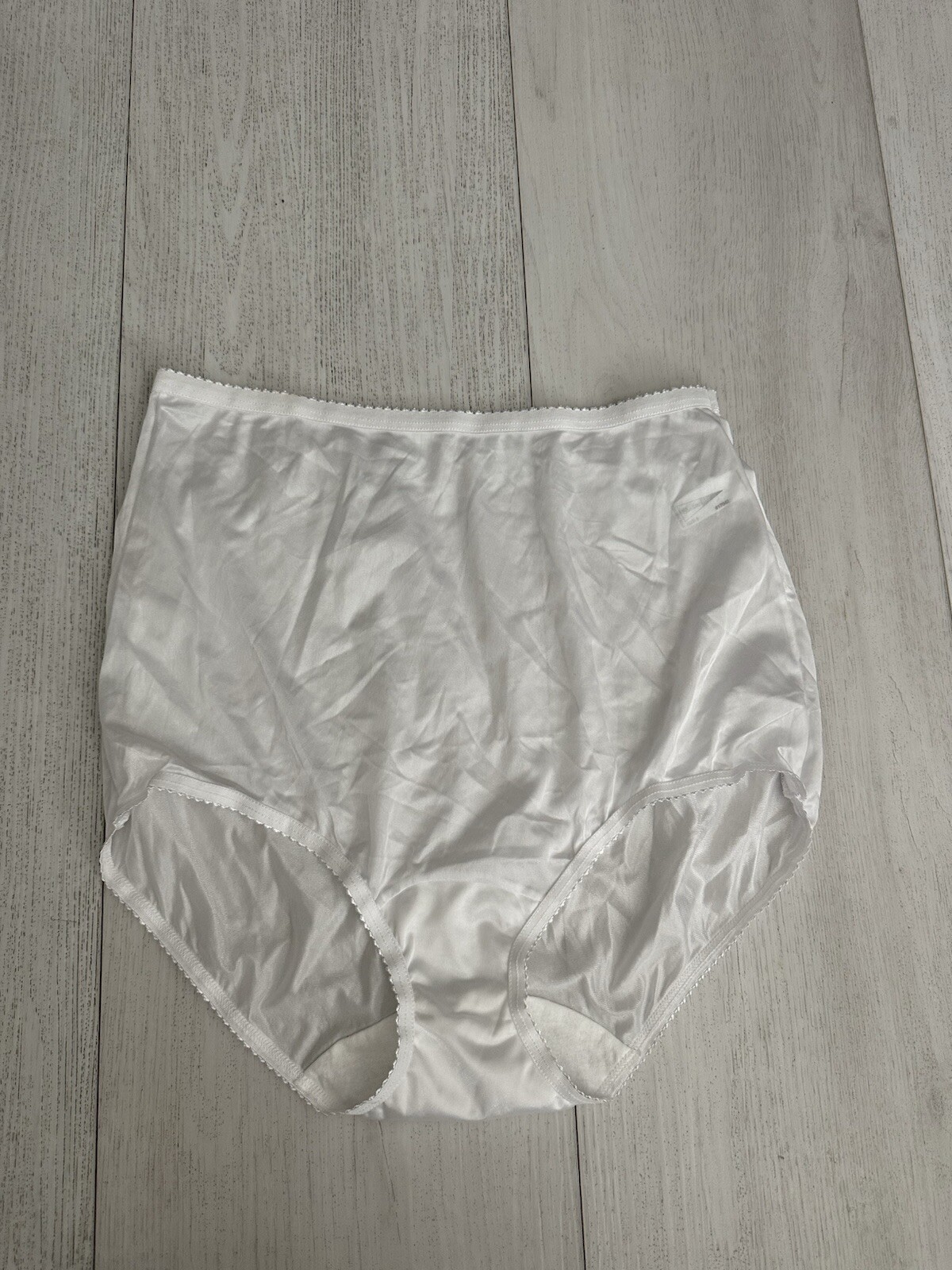 Shadowline Panties Women’s Full Brief Seamless Smooth Nylon Size 9 White