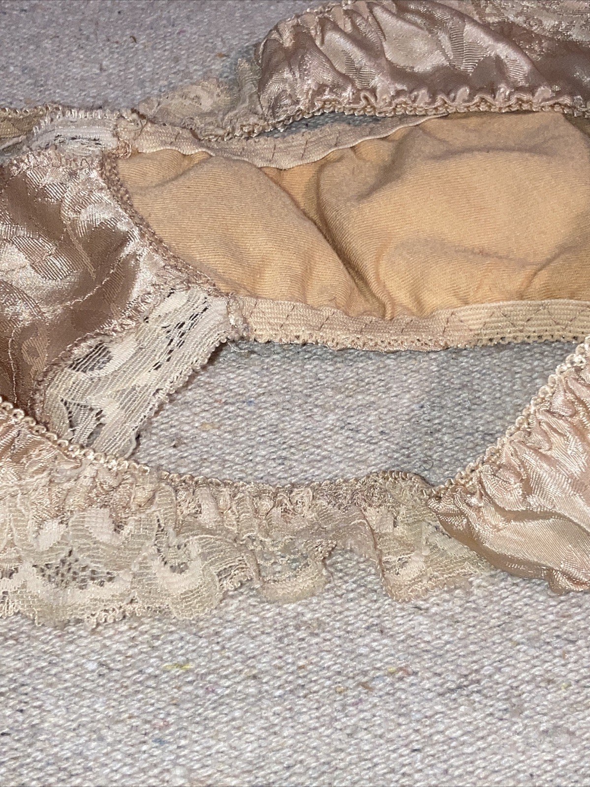 Vintage Victoria’s Secret Shiny Satin Medallion String Bikini Lace Panties S M