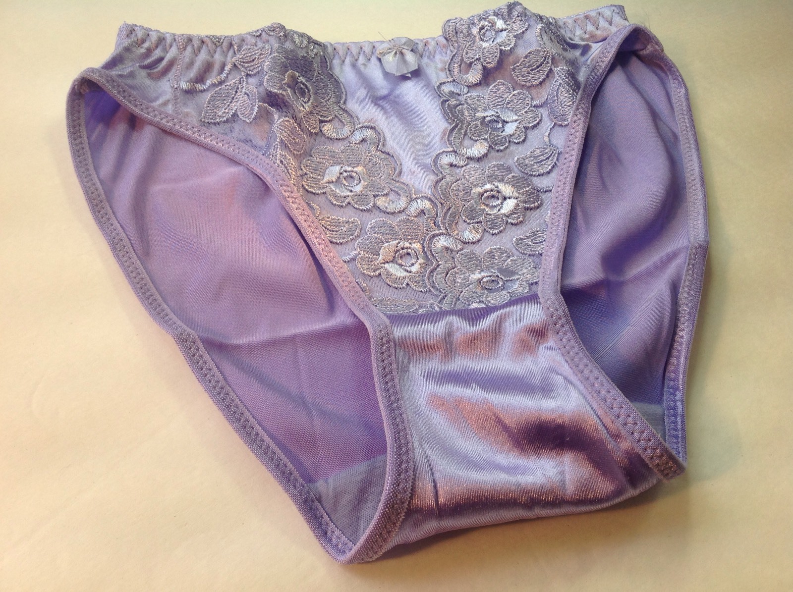 Women Panties,Bikinis”Eva Cervantes” Size S.Lavender Satin W/decoration Floral