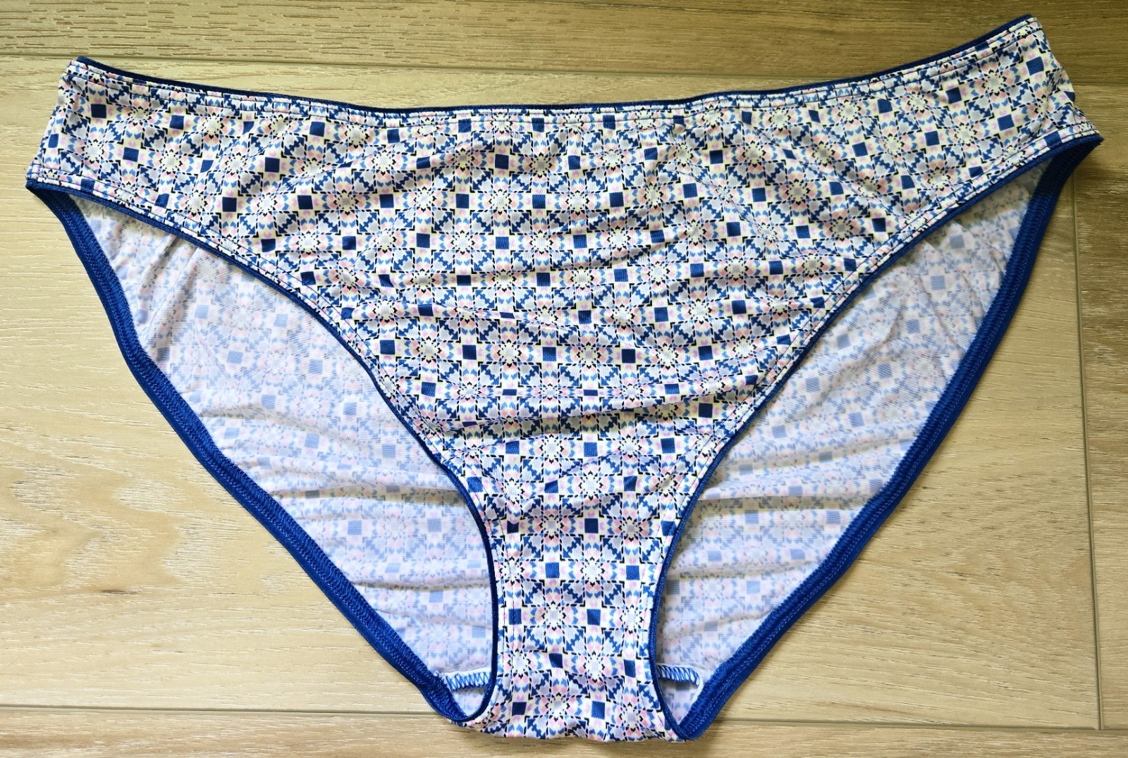 Vintage Victoria’s Secret Mosaic Perfect Everyday Silky Satin Bikini Panties XL