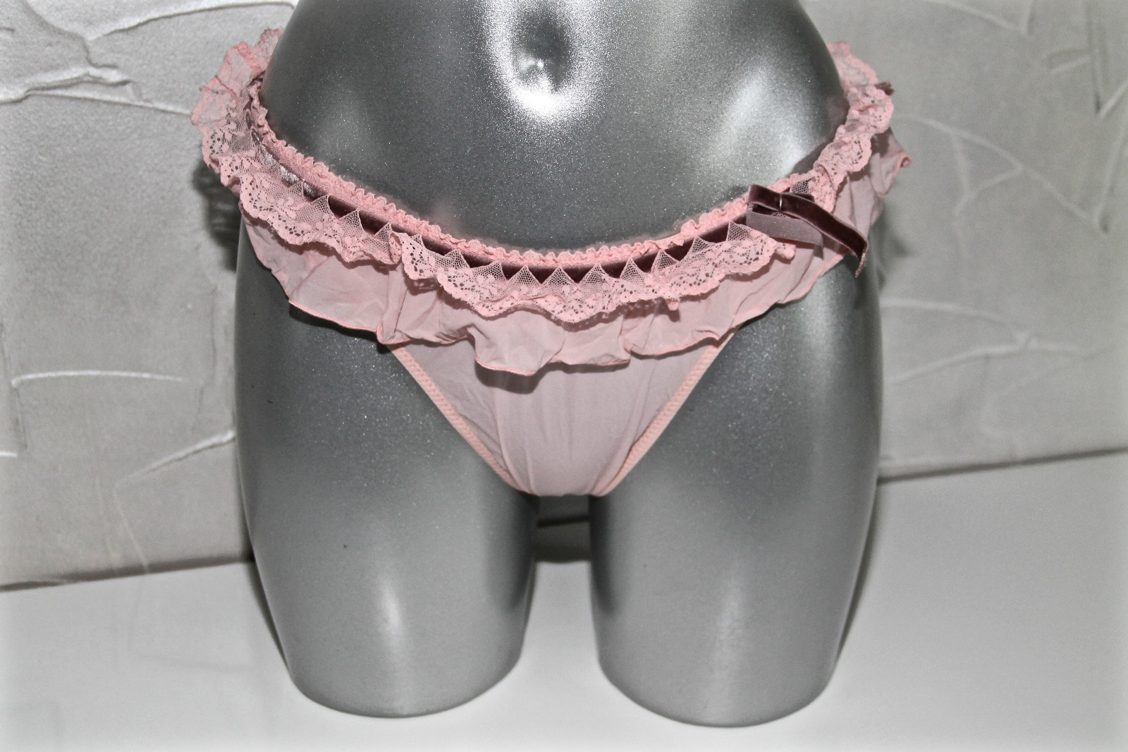 Luxurious Satin Lace Pink Thong Janet Reger Size M-L (40-44) Value 195€